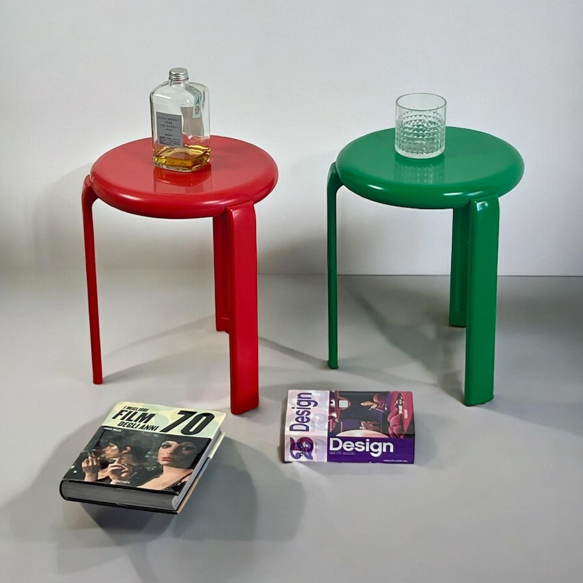 Sgabello minimalista anni '80 'Trix' di Metalplastica Lucchese in melamina rossa 4