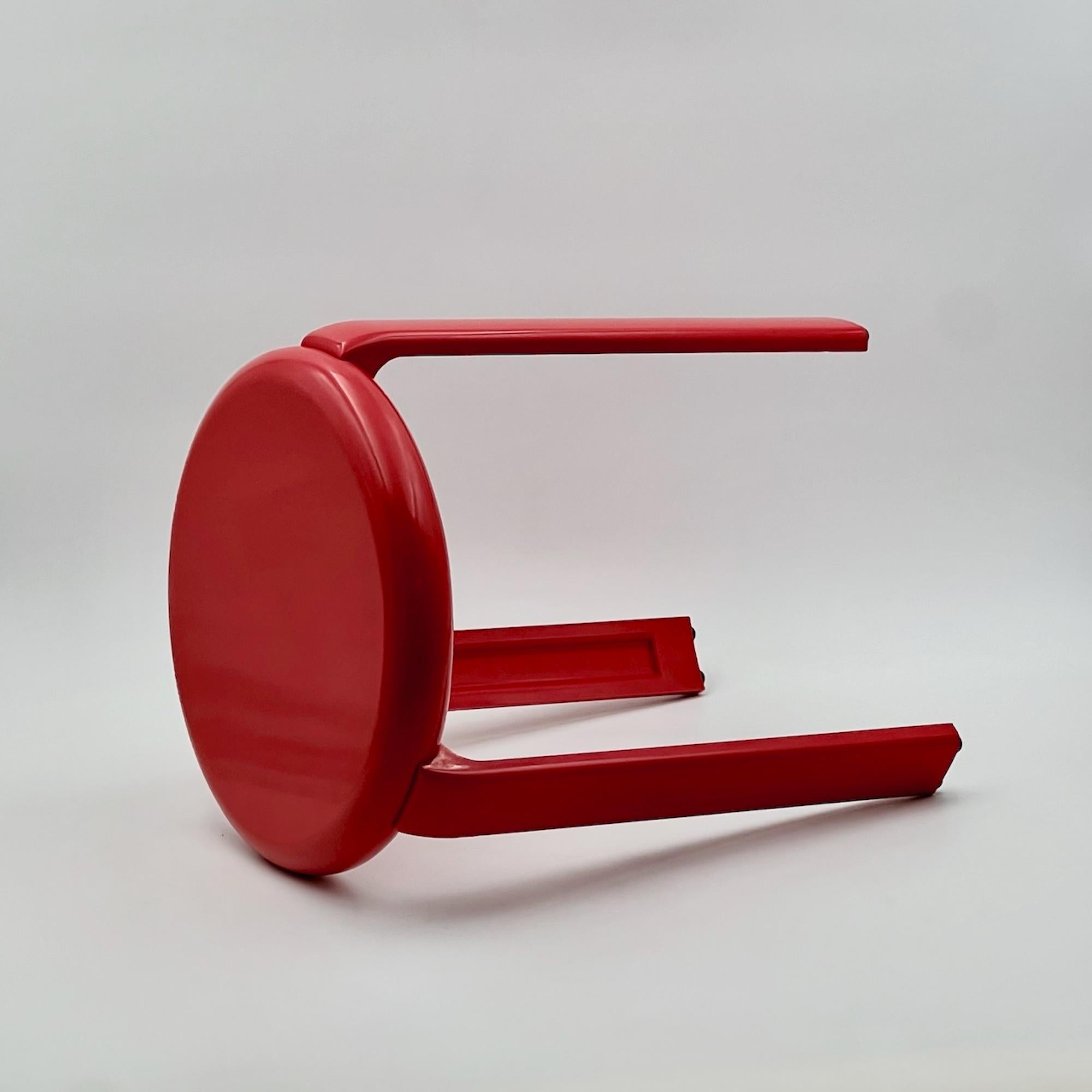Plastica Sgabello minimalista anni '80 'Trix' di Metalplastica Lucchese in melamina rossa