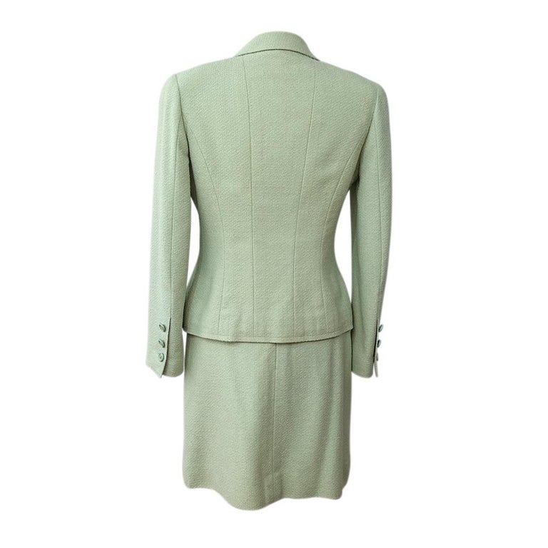 heks Land Plenarmøde 80's Mint Green Chanel Tweed Skirt Suit at 1stDibs | green chanel suit, 80s  skirt suit, 80s suits