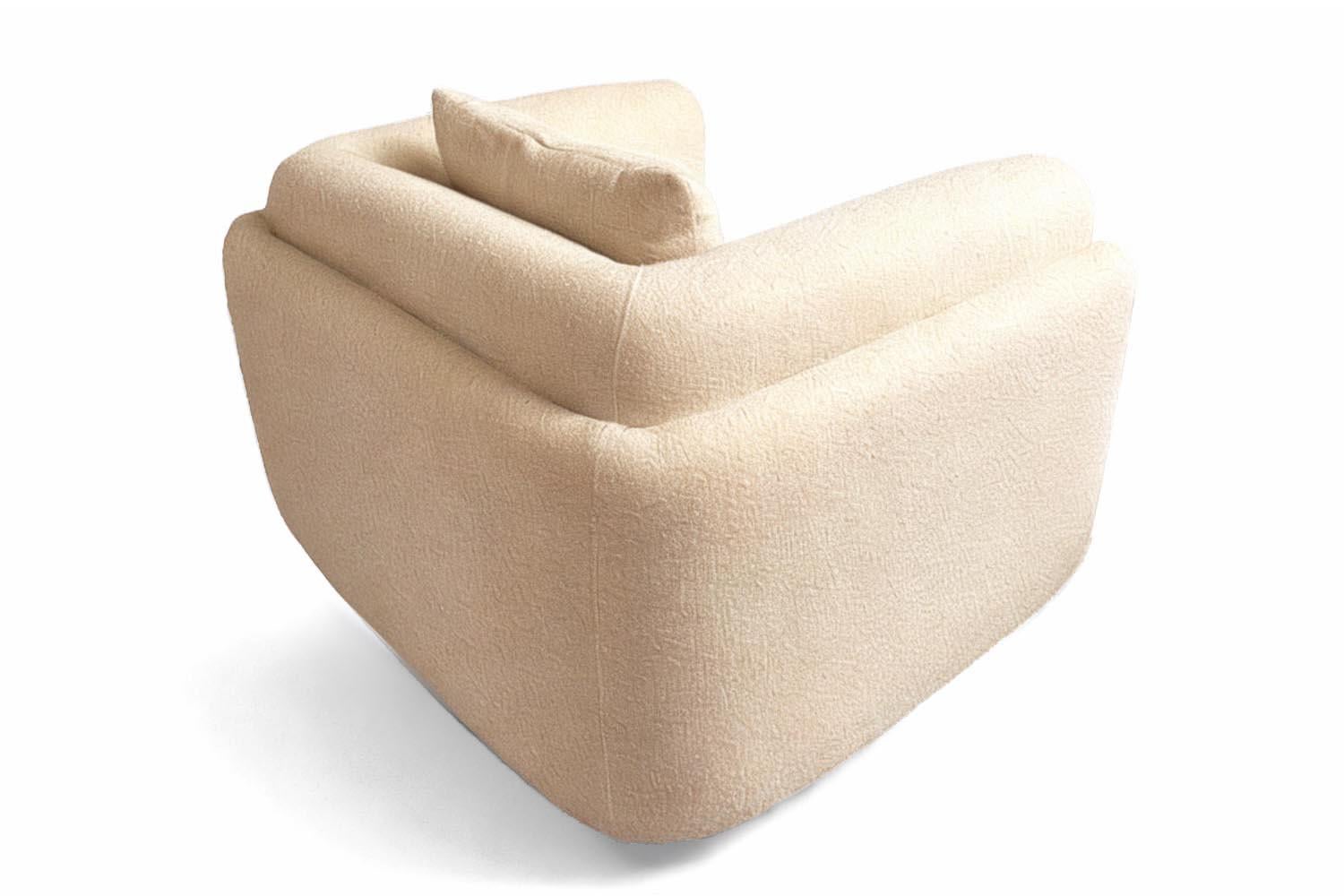 Organic Modern 80s Modern Bold White Bouclé Club Chair Desafío For Sale