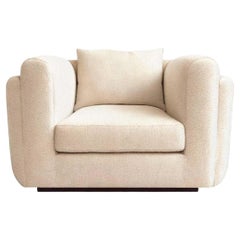 80s Modern Bold White Bouclé Club Chair Desafío