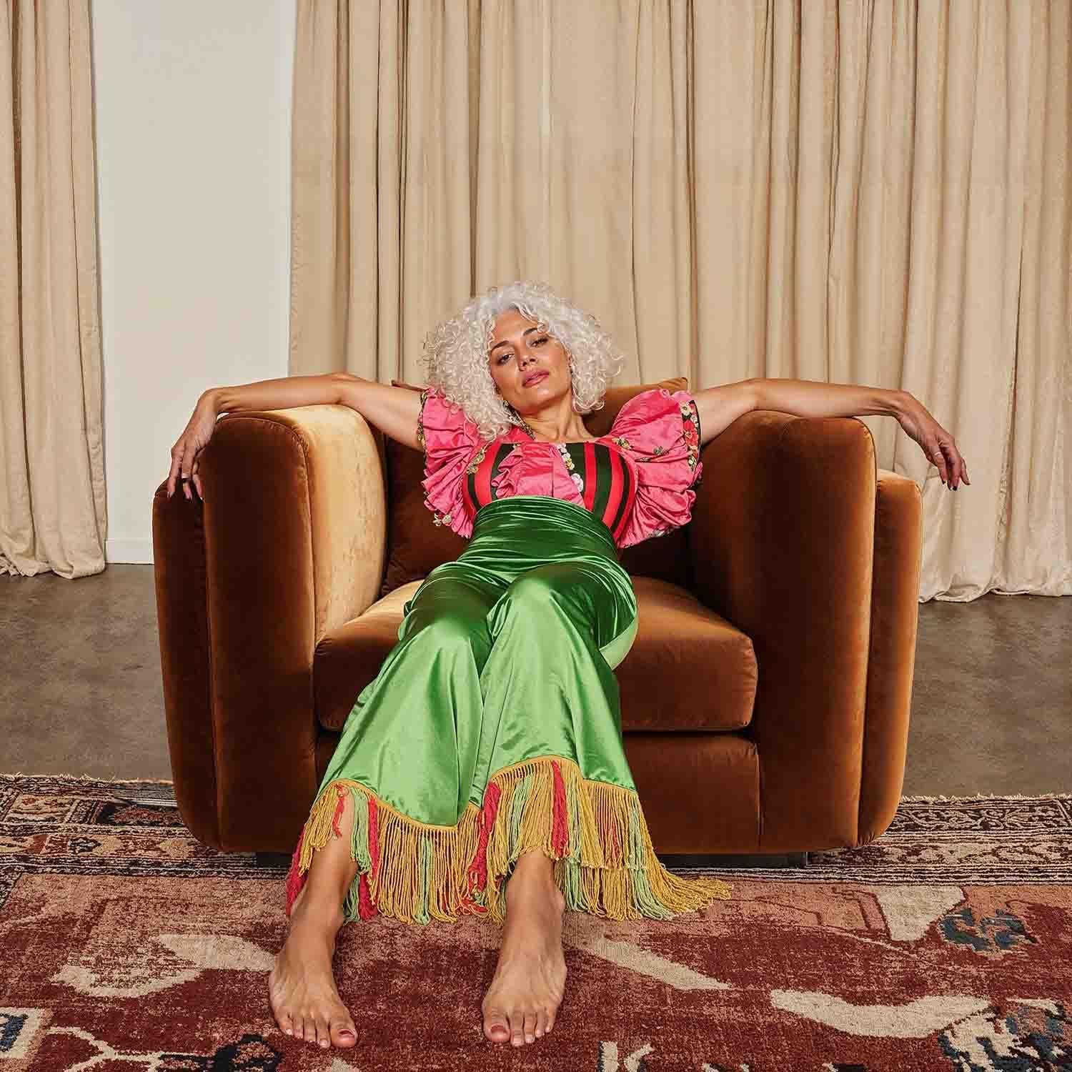 Chaise Club en velours rose audacieux des années 80 Desafío en vente 1