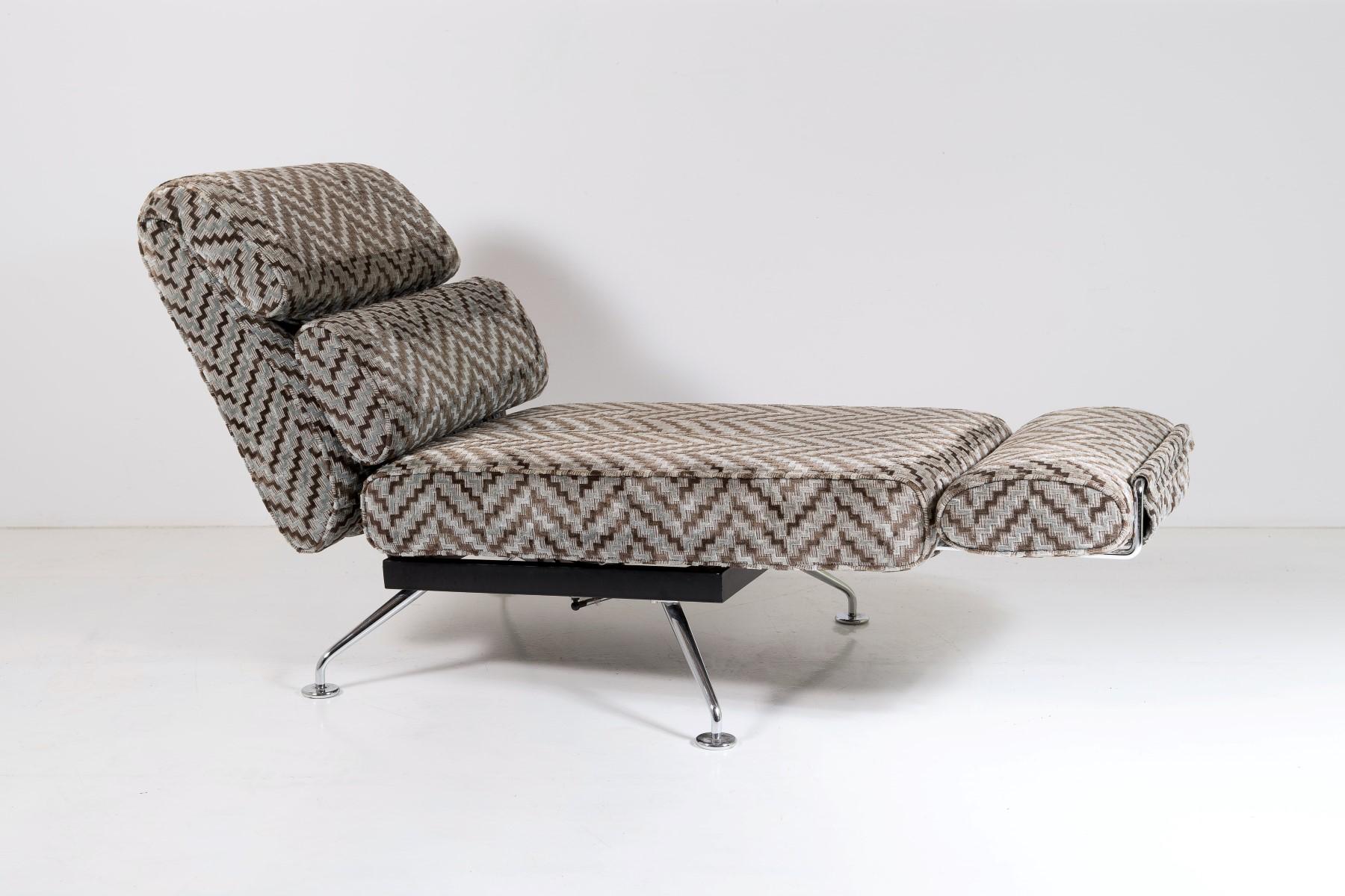 Mid-Century Modern 80s Modern Chaise Longue Day Bed Recliner Chair in Original Stone Chevron Fabric