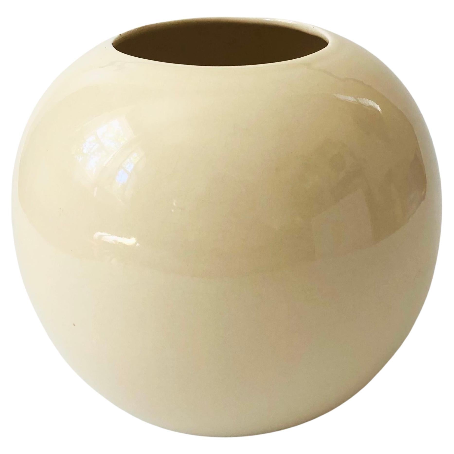 80s Modern Cream Sphere Vase For Sale