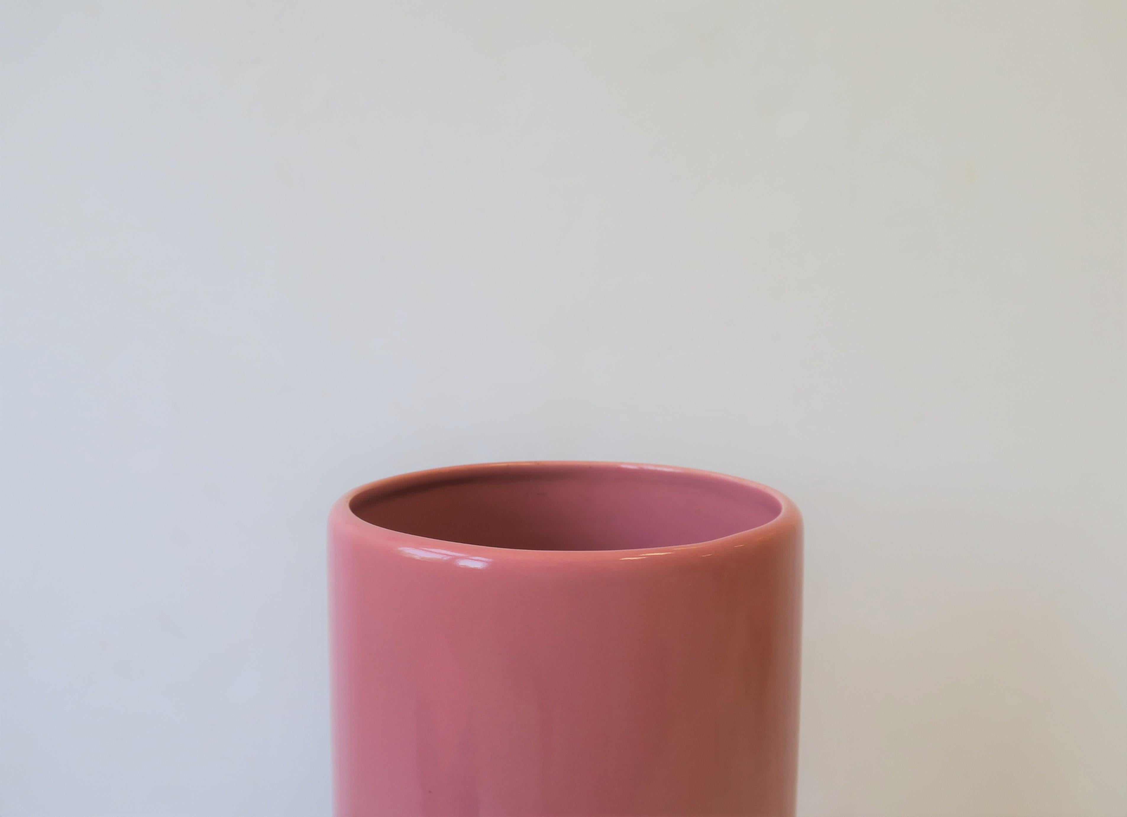 Modern Pink Ceramic Vase by Haeger, circa 1980s In Good Condition In New York, NY
