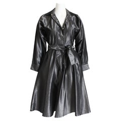 Robe chemise évasée Norma Kamali à ceinture graphite chatoyante des années 80, taille 6