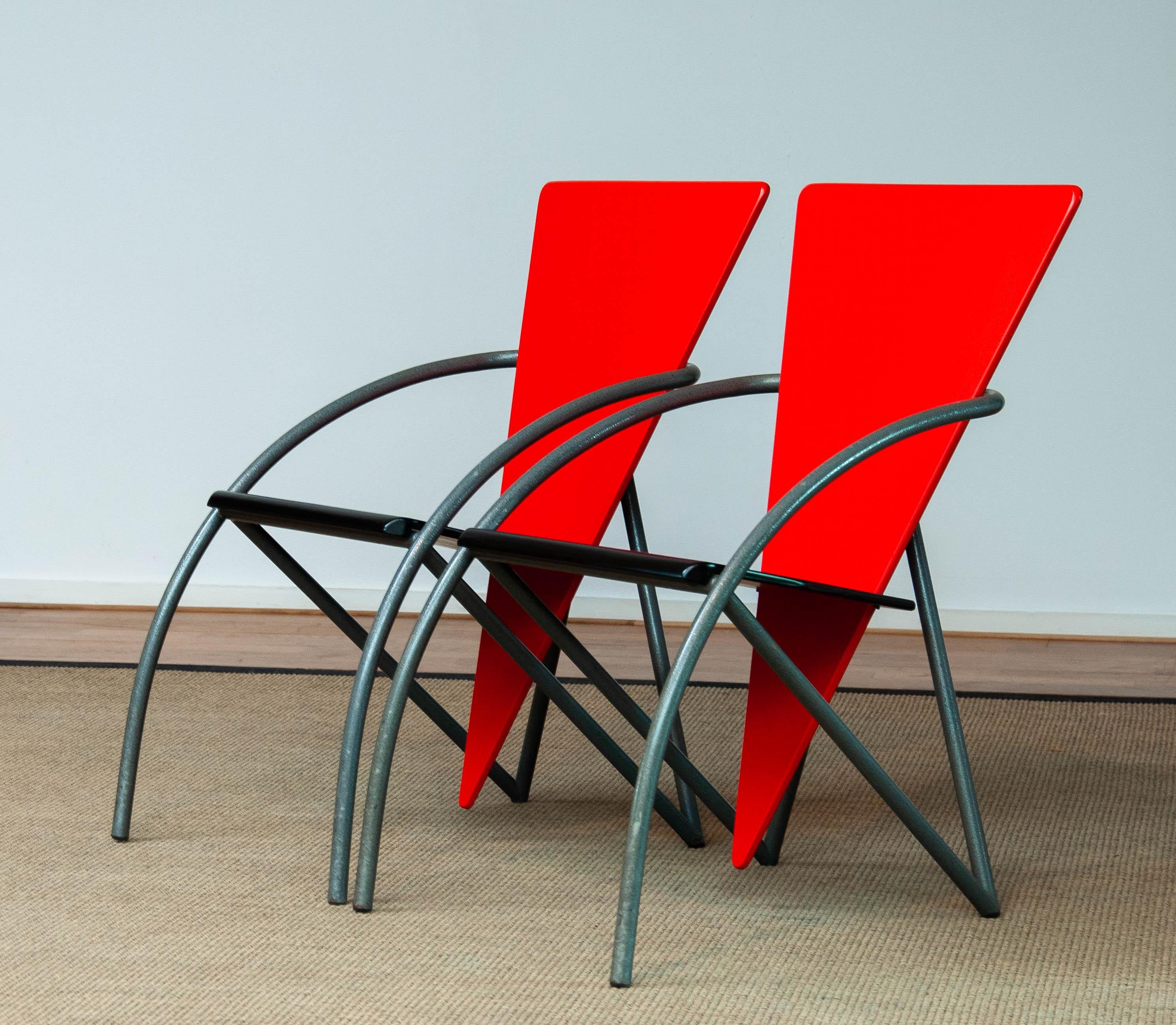 Paire de chaises de bureau post-modernes des années 80 en rouge et noir par Klaus Wettergren en vente 1
