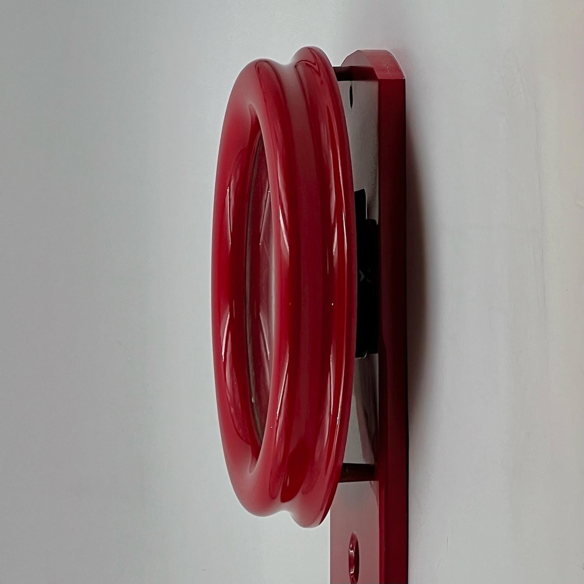 80s Pendulum Shape Large Wall Clock in Lacquered Red by Lowell Italy In Good Condition In San Benedetto Del Tronto, IT