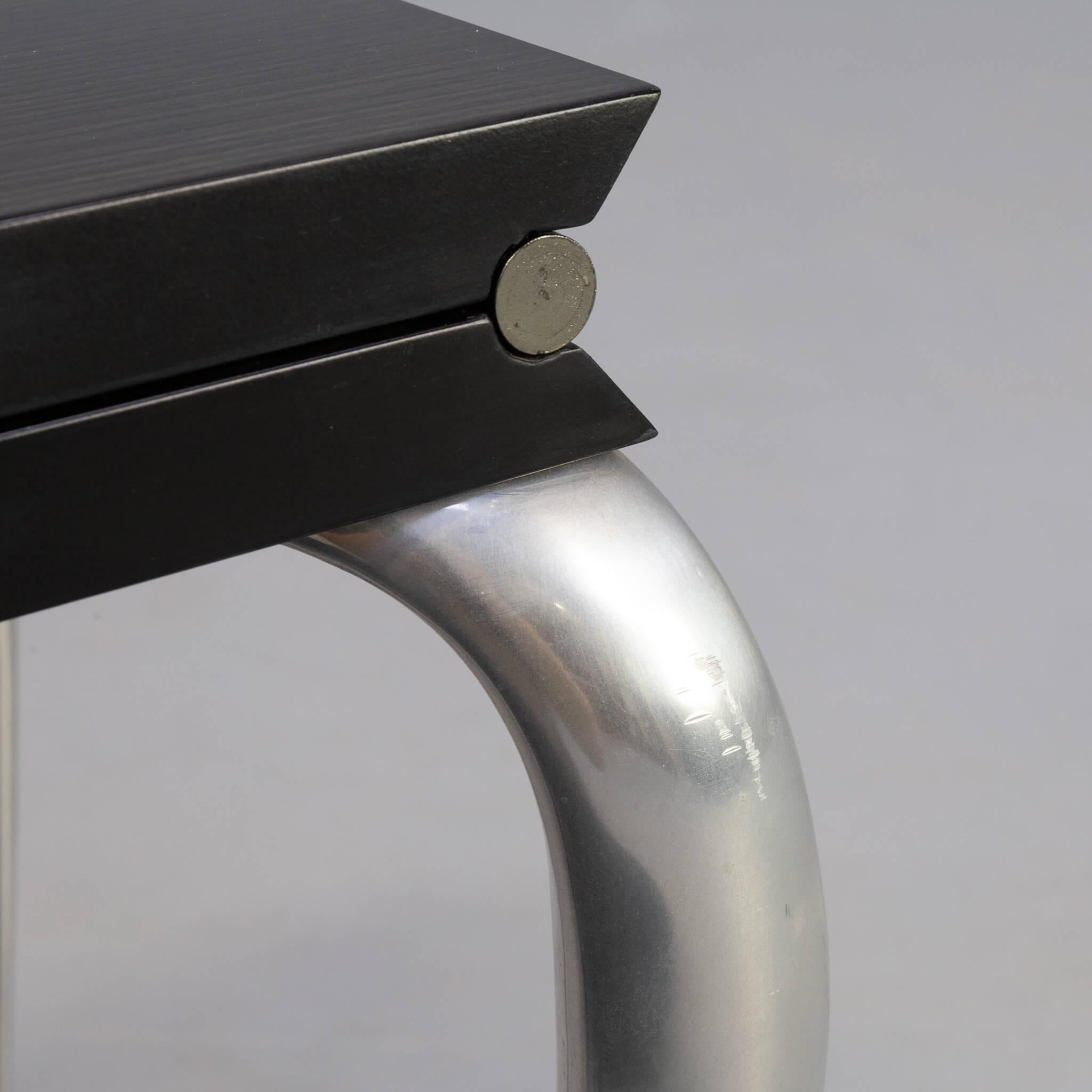 Chaise de table 