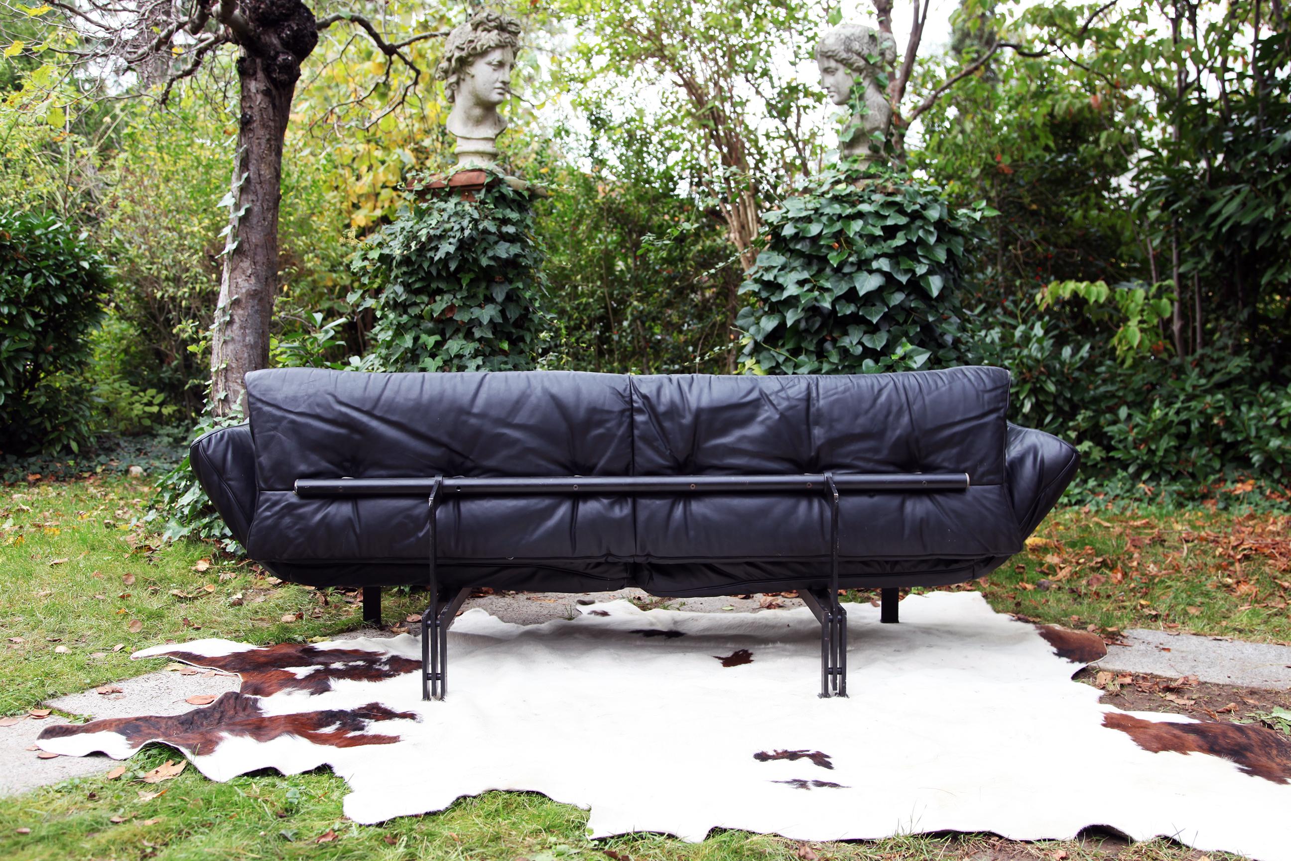 80s Postmodern Convertible Black Leather Designer Frigg De Sede 140 Sofa DeSede  In Good Condition For Sale In Basel, BS