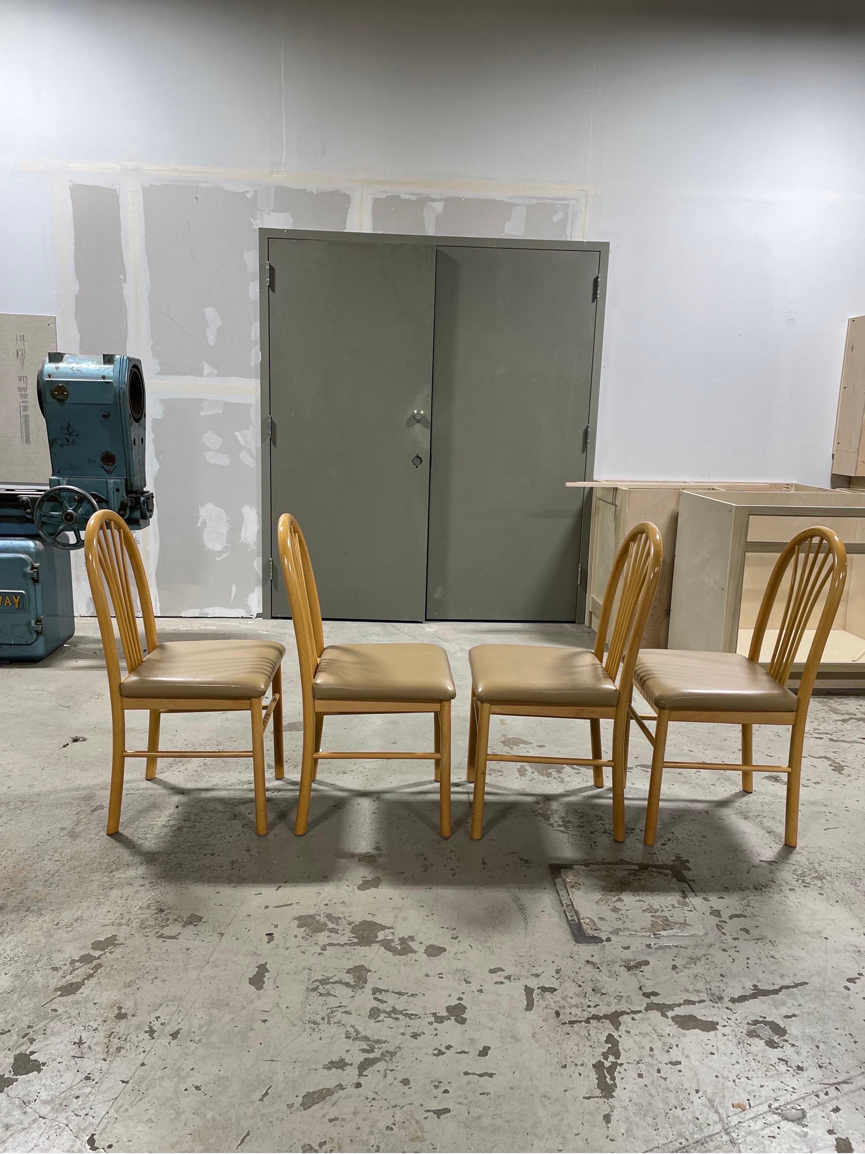 Postmodern round wood curved dining chairs in the manner of Annig Sarian for Tisettanta. Great simplistic period design.
Curbside available to NYC/Philly $300.