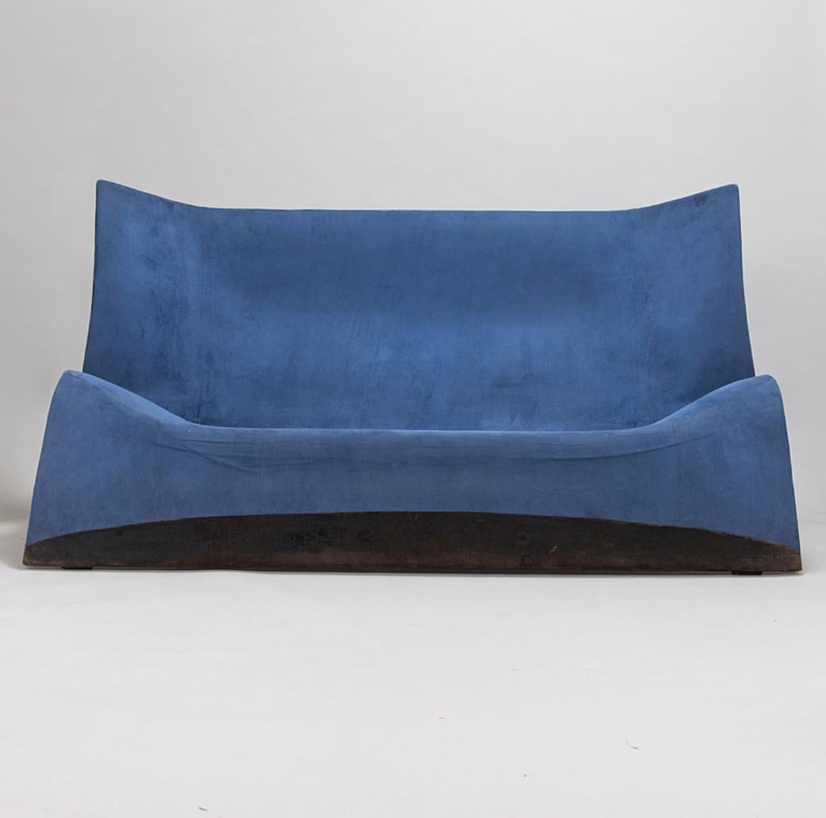 Designed to emulate the flowing, wavy architecture of a magic carpet, the “Alibaba” sofa by Oscar Tusquets Blanca is a rare and beautiful postmodern conversation piece. Spain, 1989.

Measures: Width 80 In (200 CM)
Depth 38 In (96 CM)
Height 40.5