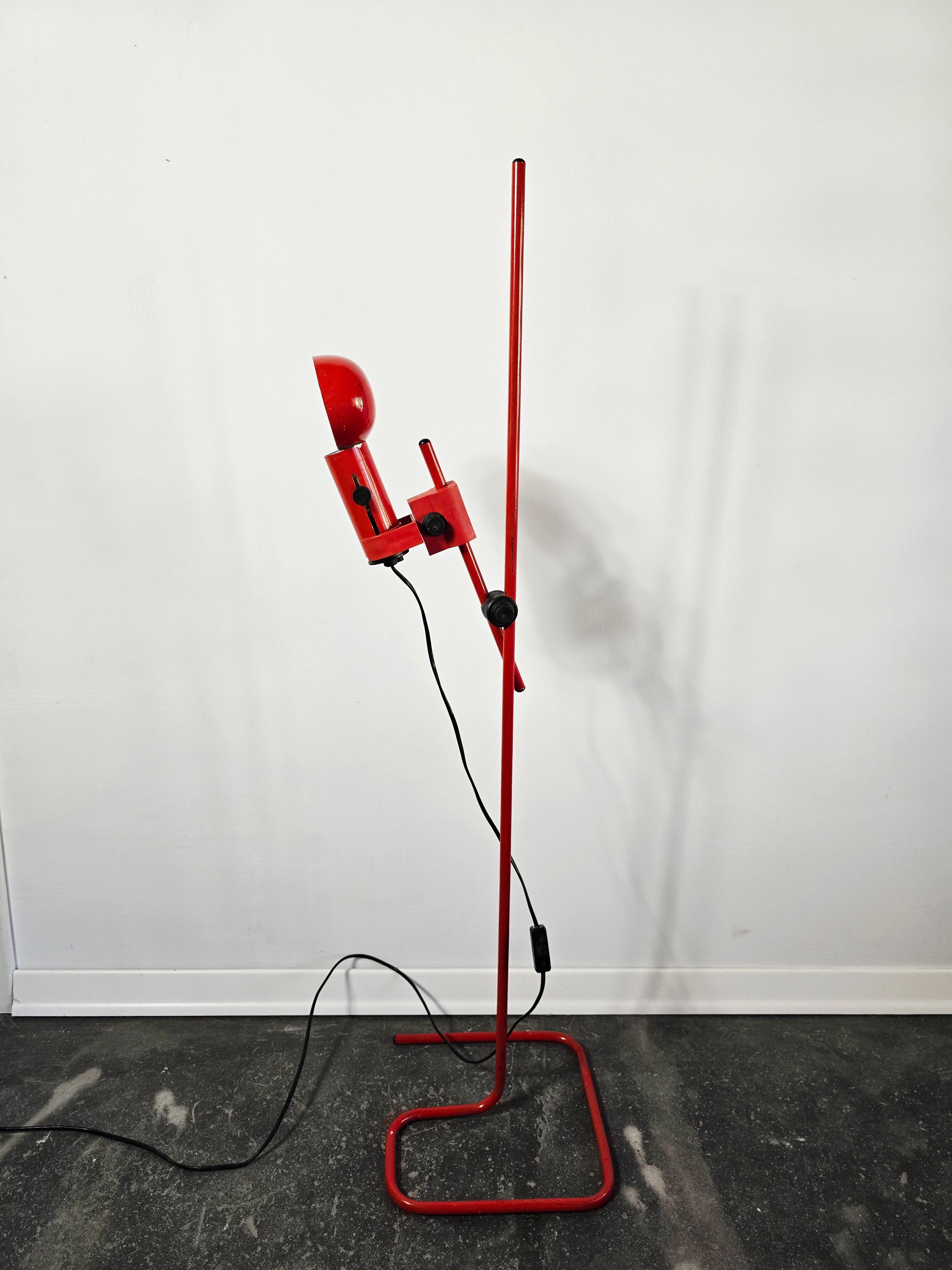 Lampadaire rouge des années 80 en vente 3