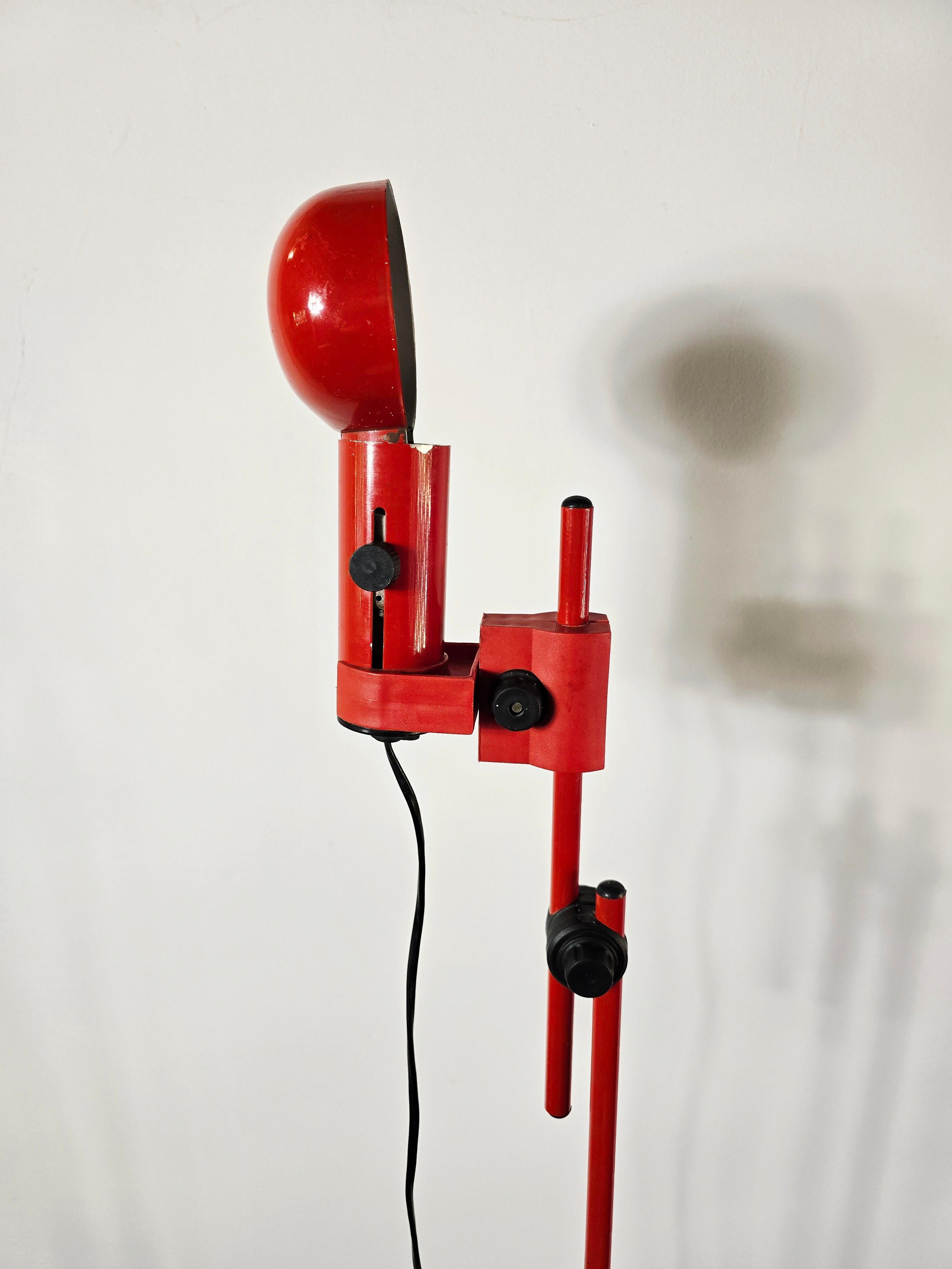 Fin du 20e siècle Lampadaire rouge des années 80 en vente