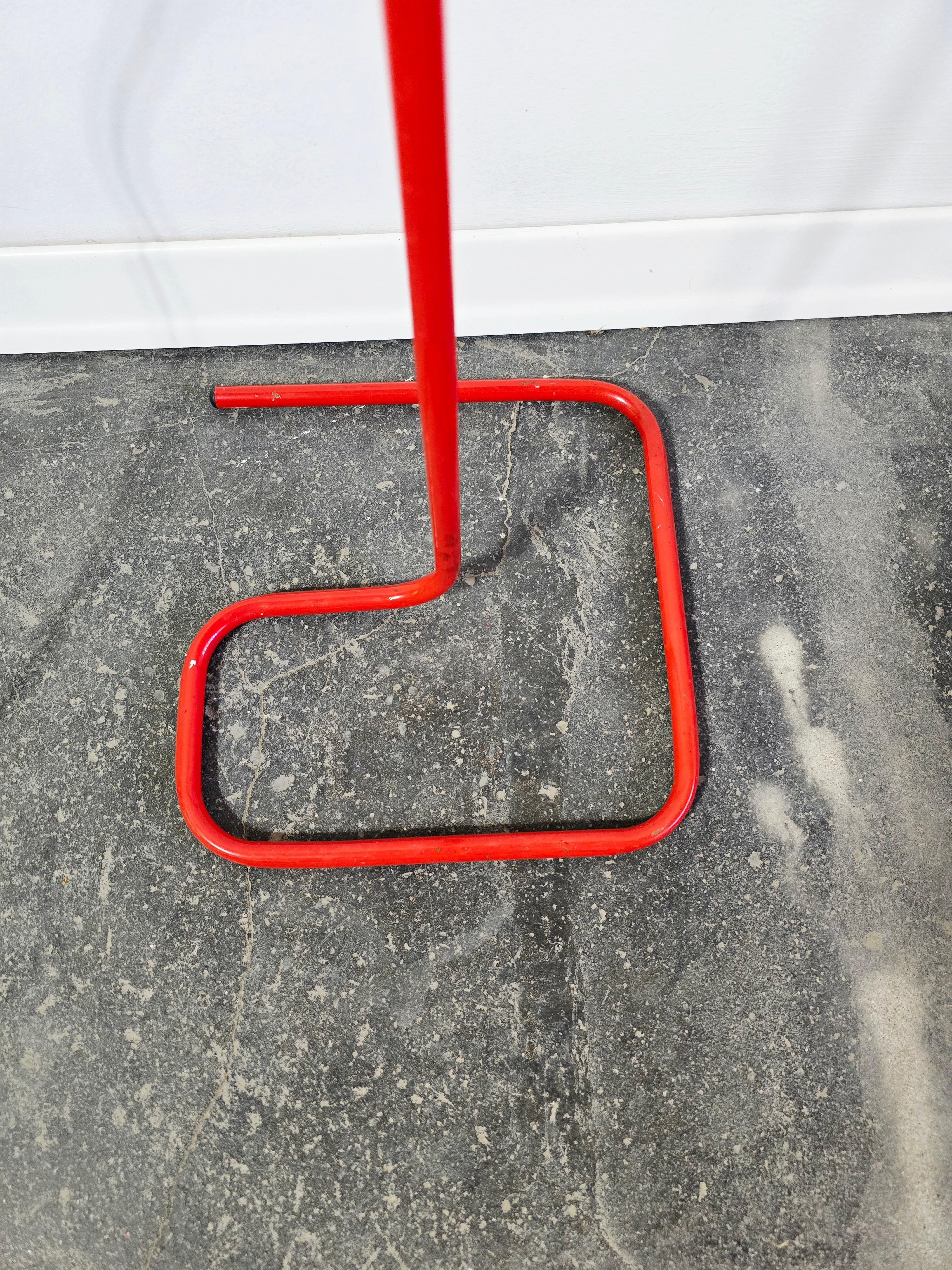 Lampadaire rouge des années 80 en vente 1