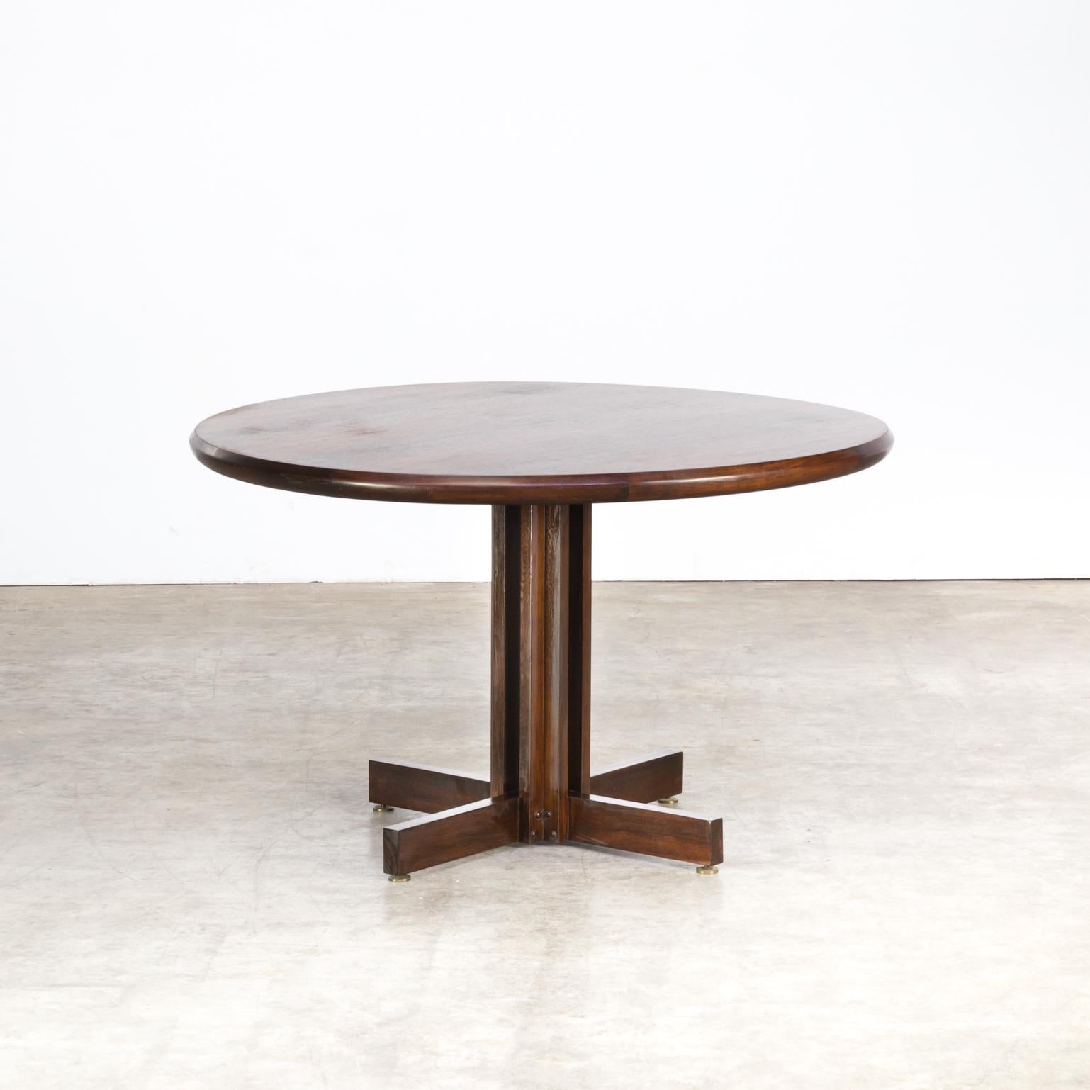 1980s rosewood round dining table in the style of Joaquim Tenreiro. Good condition consistent with age and use.