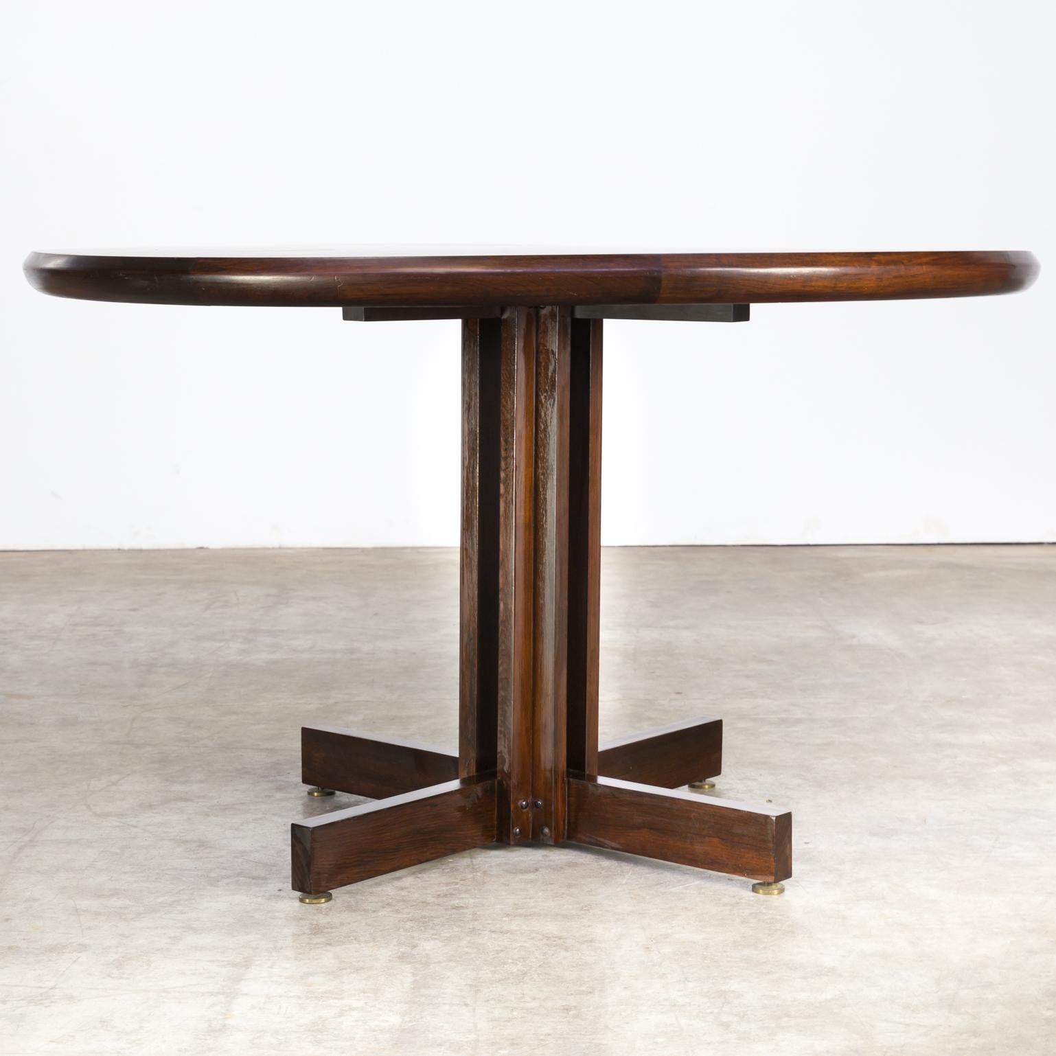 1980s Rosewood Round Dining Table in the Style of Joaquim Tenreiro For Sale 3