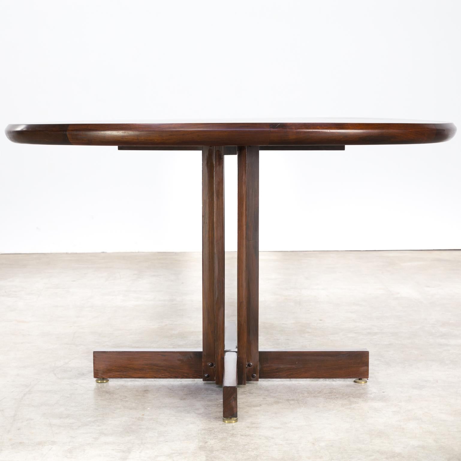 1980s Rosewood Round Dining Table in the Style of Joaquim Tenreiro For Sale 4