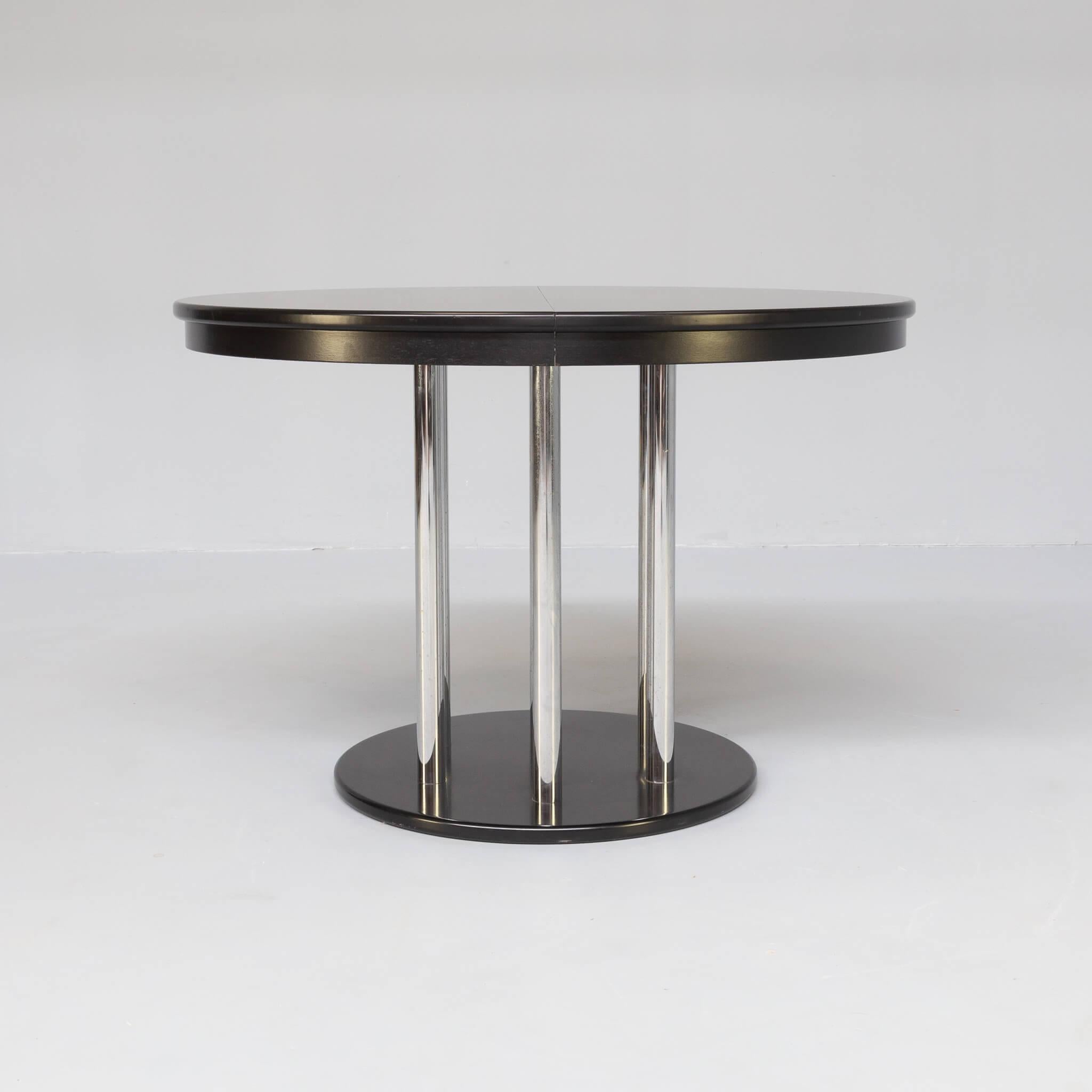 80er Jahre Runder Bauhaus Ausziehbarer Esstisch Schwarz und Chrom (20. Jahrhundert) im Angebot