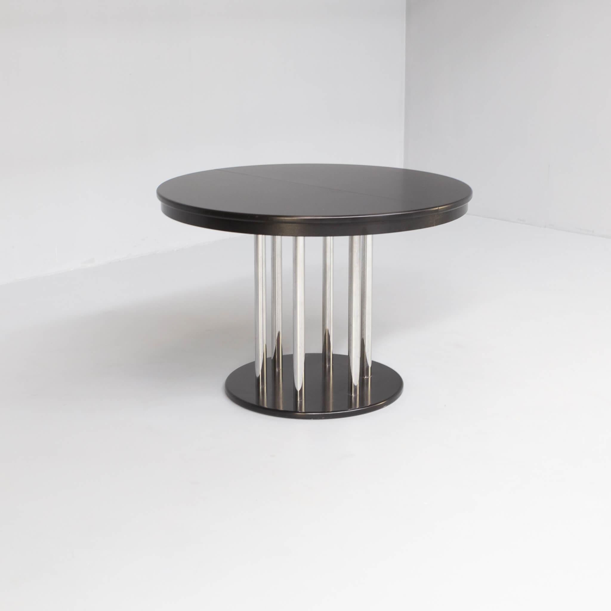 80er Jahre Runder Bauhaus Ausziehbarer Esstisch Schwarz und Chrom (Moderne der Mitte des Jahrhunderts) im Angebot