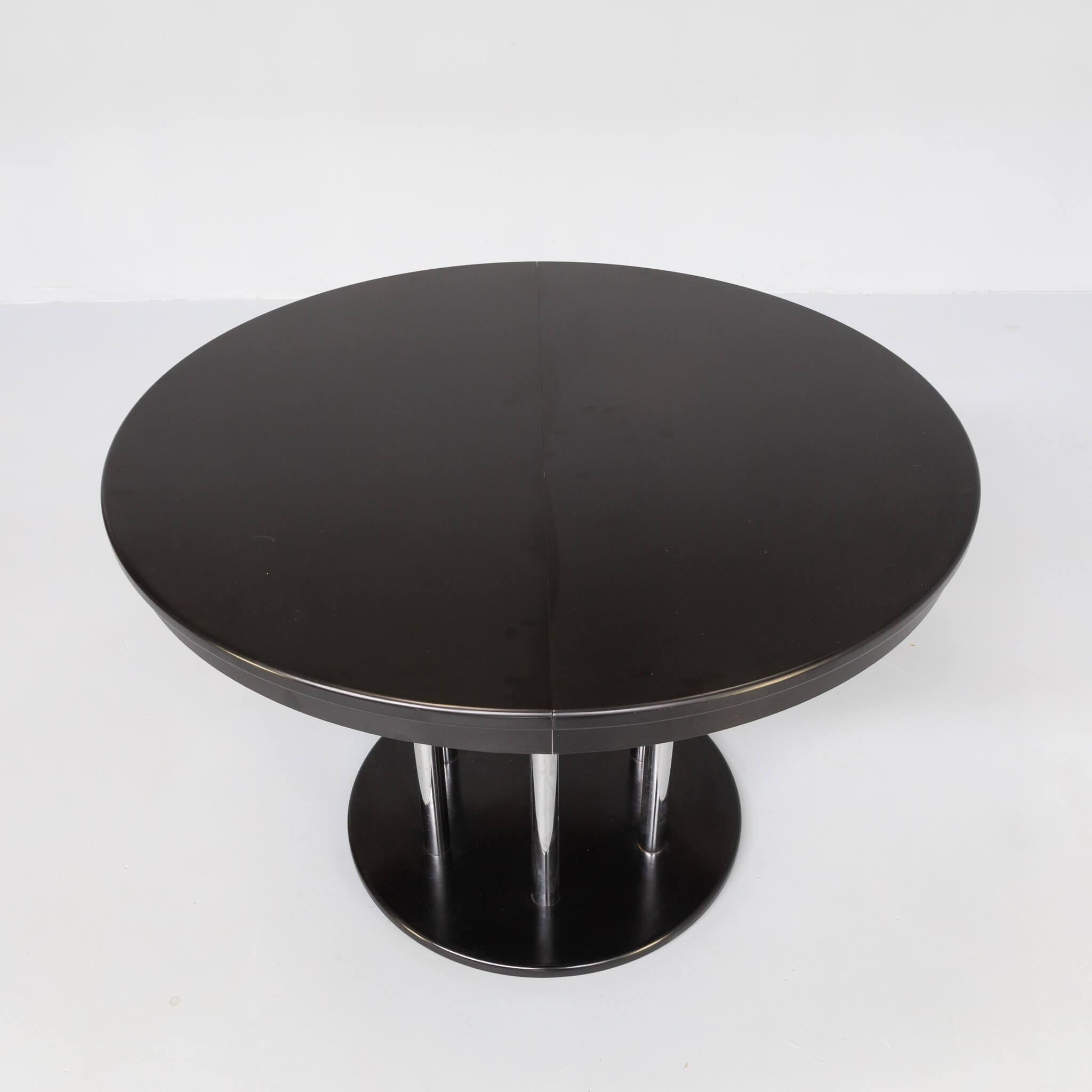 80er Jahre Runder Bauhaus Ausziehbarer Esstisch Schwarz und Chrom (Deutsch) im Angebot