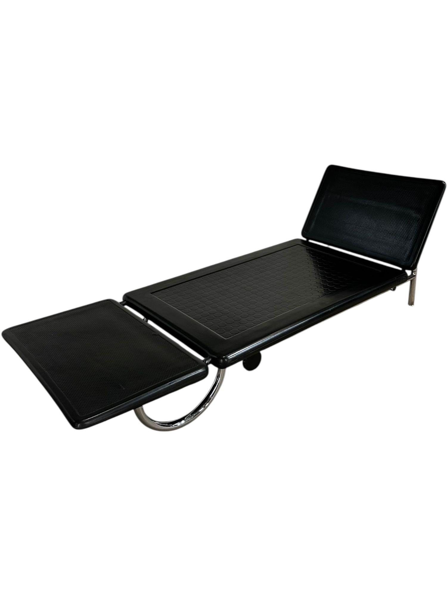 80’s rubber Tread Chaise Lounge by Dema Italia, Italy.  Original
Measures 24.75” tall 27” wide 71” long, seat 10” tall 43” deep