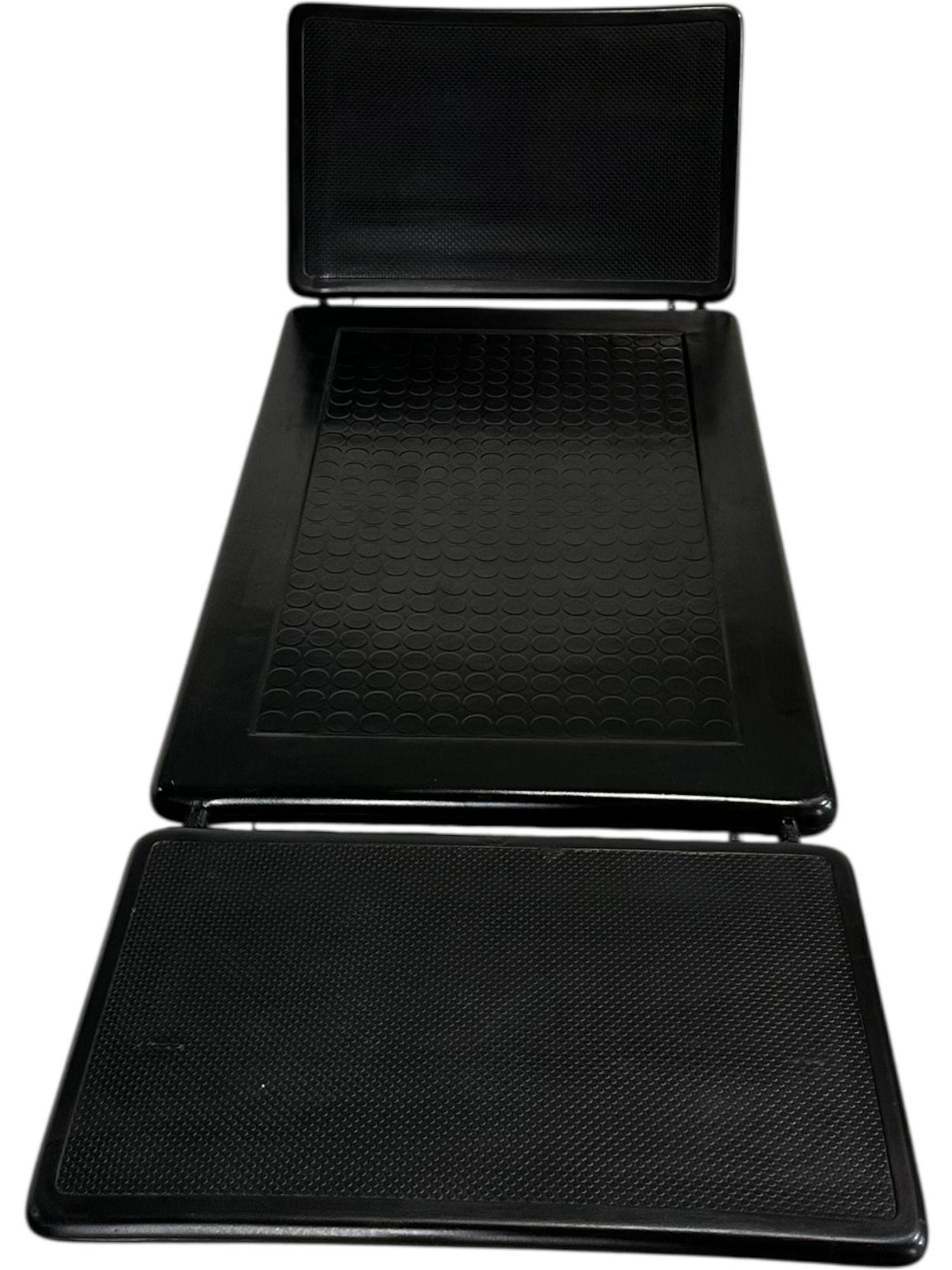 Italian 80’s Rubber Tread Chaise Lounge by Dema Italia, Italy For Sale