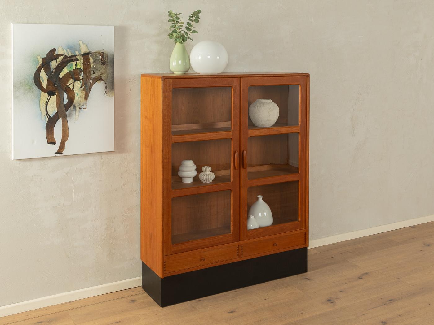 Scandinavian Modern 80s Showcase in Danish Design For Sale