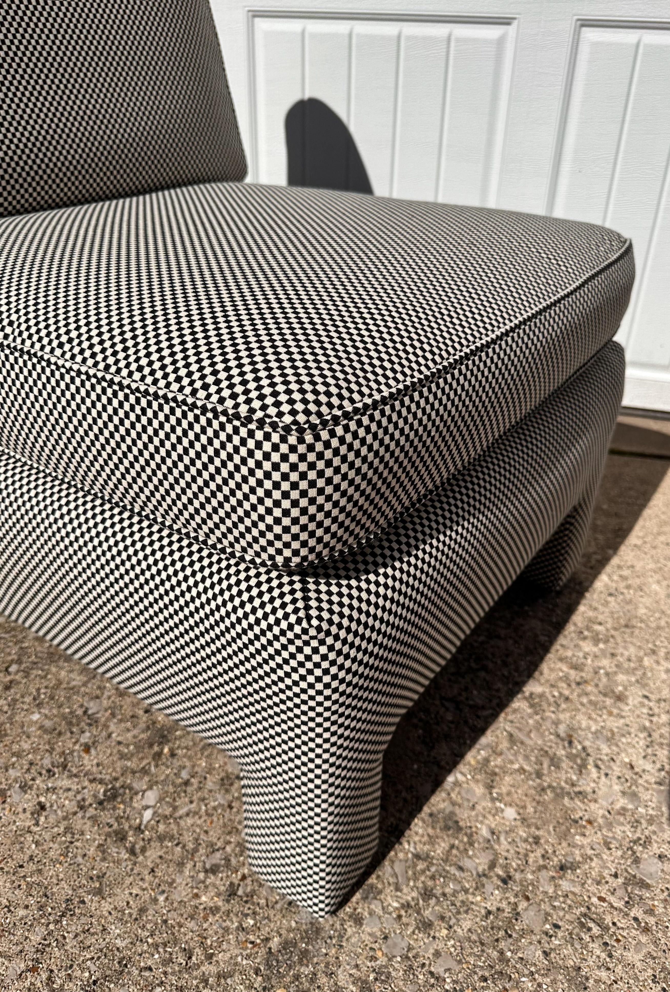 Américain Chaise pantoufle des années 80 de Century Furniture nouvellement renouvelée à carreaux Alexander Girard en vente