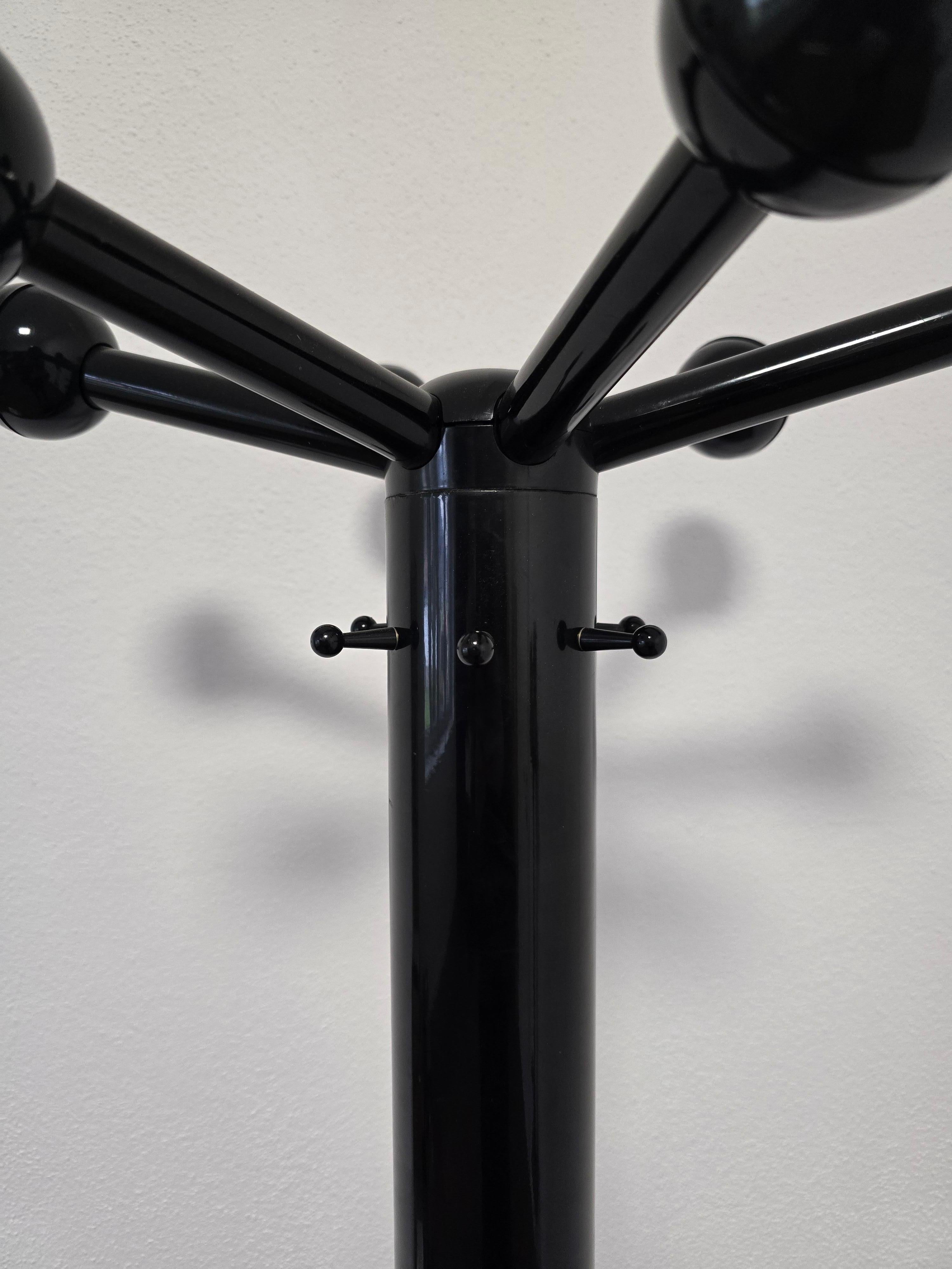 Porte-manteau et porte-parapluie noir style années 80 en vente 7