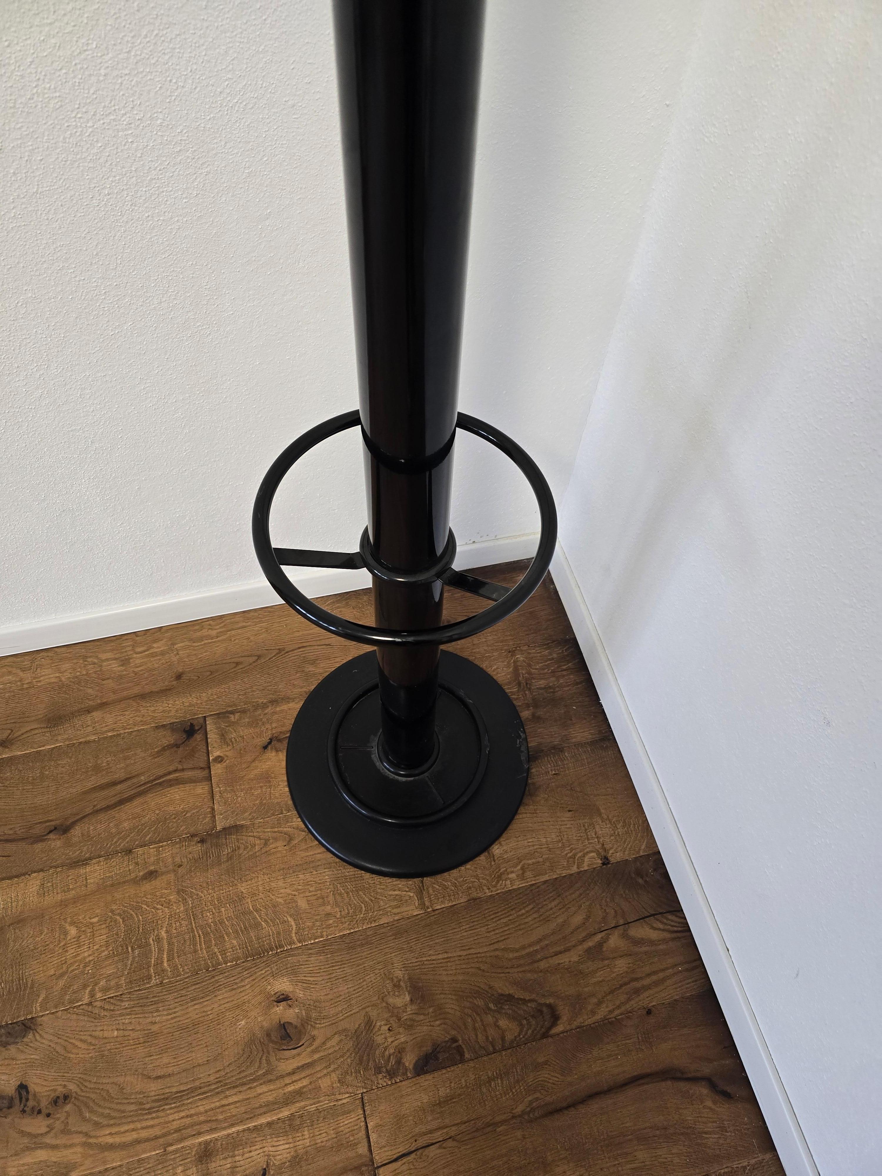 Fin du 20e siècle Porte-manteau et porte-parapluie noir style années 80 en vente