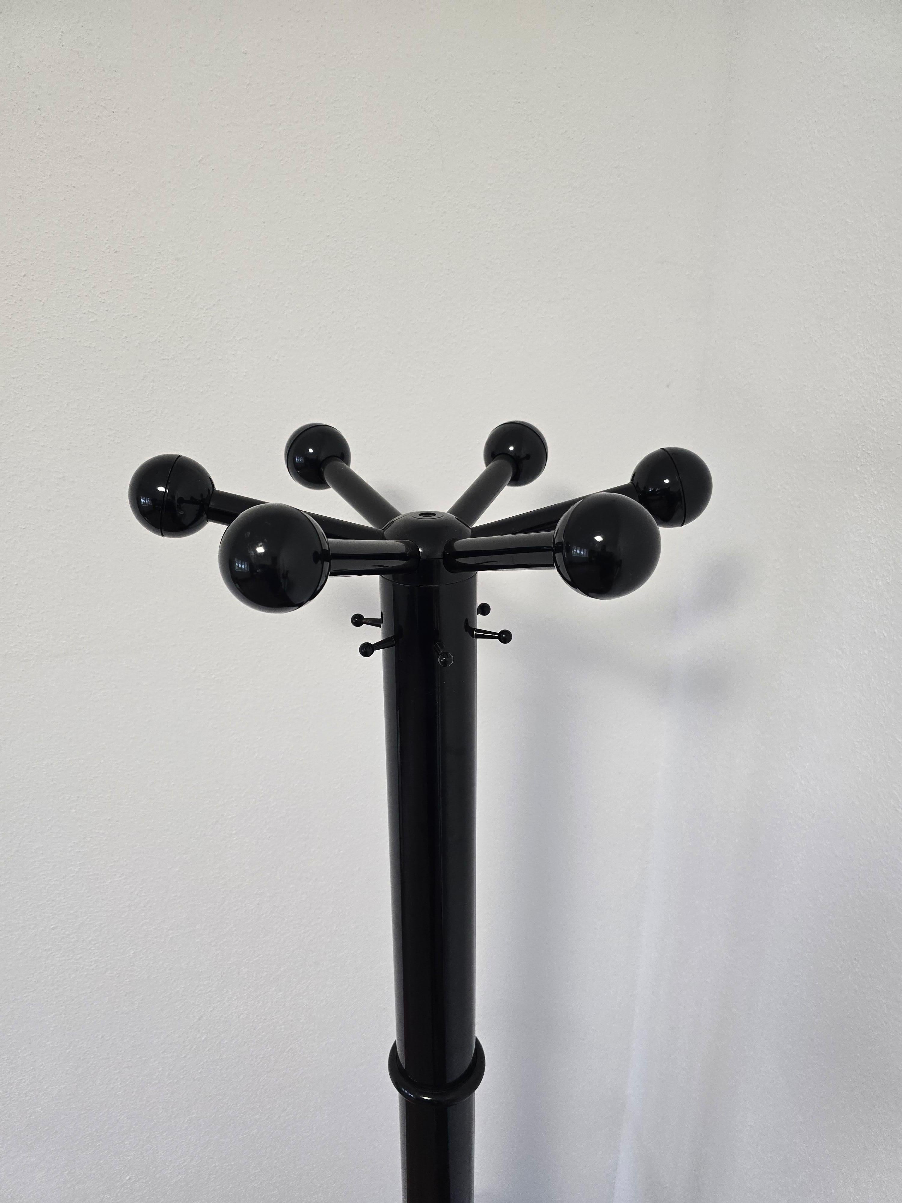 Porte-manteau et porte-parapluie noir style années 80 en vente 2