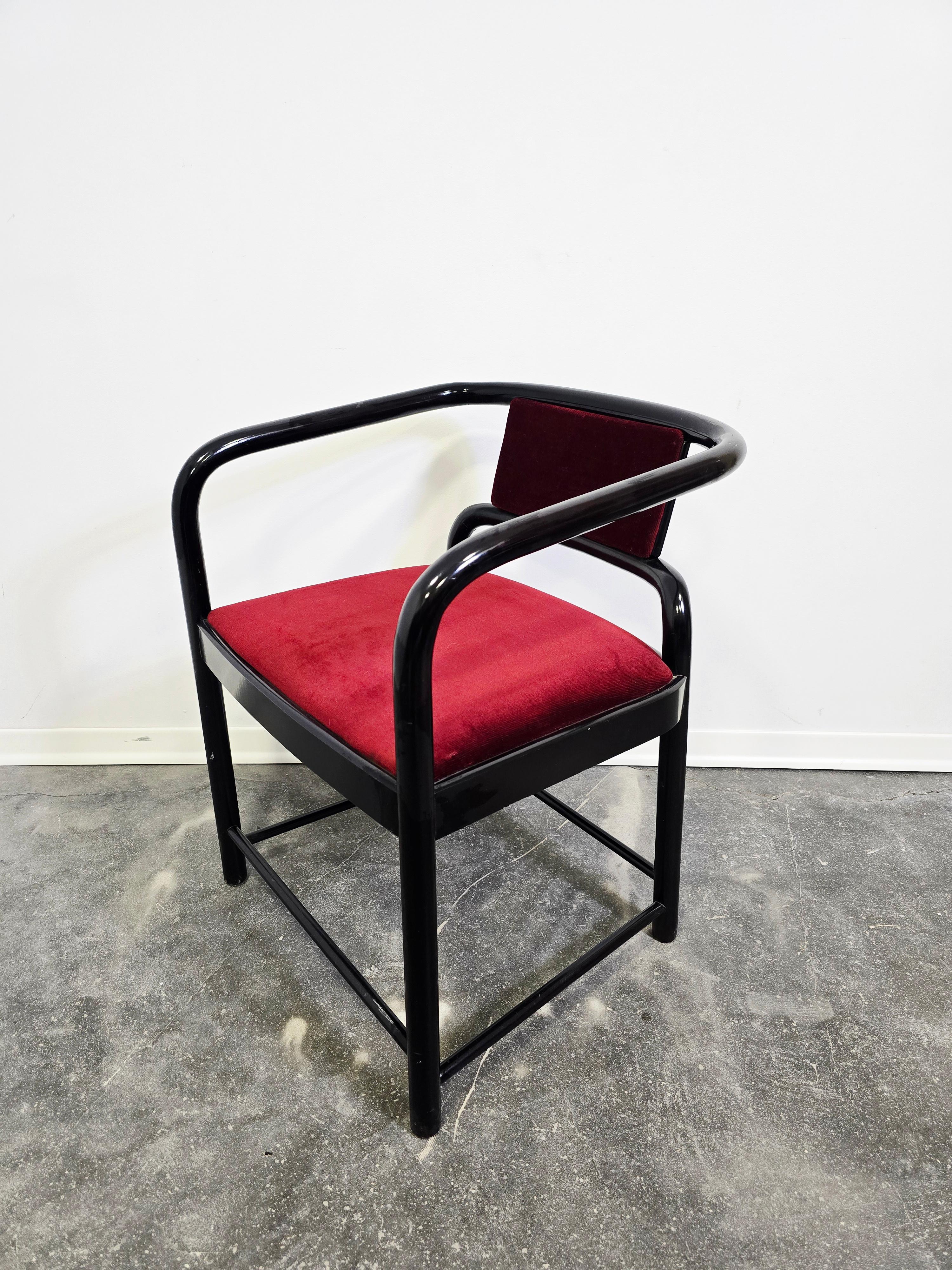 Sillón de terciopelo años 80 en venta 4