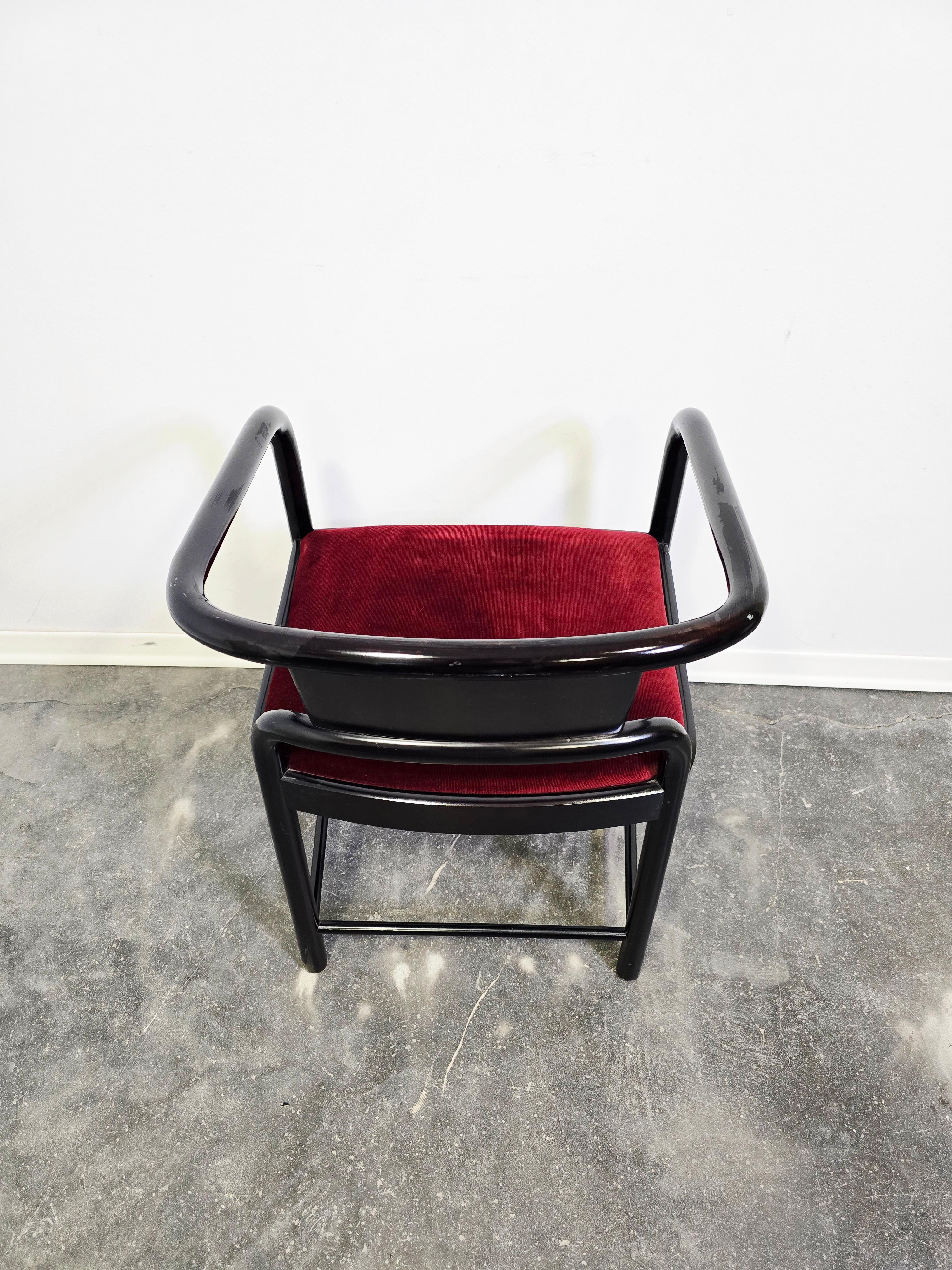 Sillón de terciopelo años 80 en venta 1