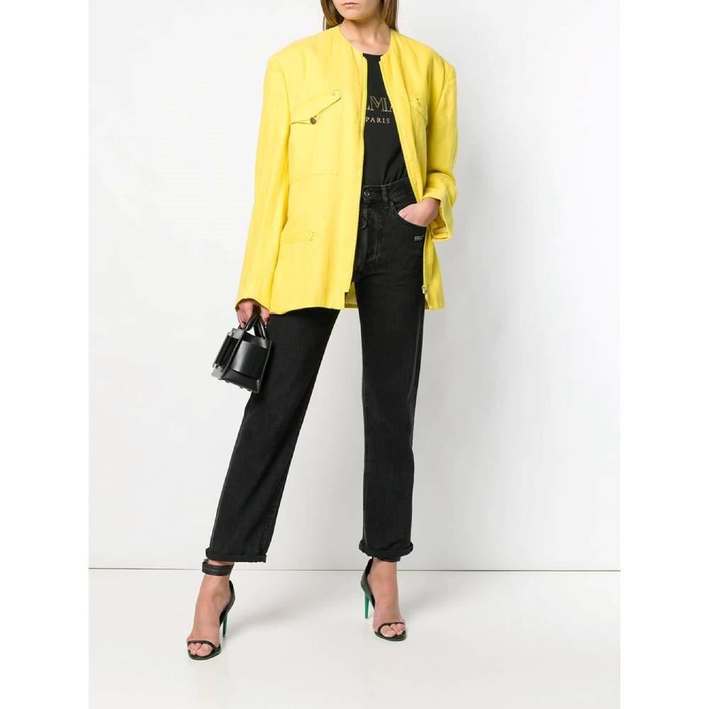 Versace yellow linen jacket with padded shoulders, round collar and frontal zip closure. Four frontal pockets, two welt pockets with zip and two flap pockets with buttons and zip.

Size: M

Flat measurements
Height: 80 cm
Bust: 48 cm
Shoulders: 47