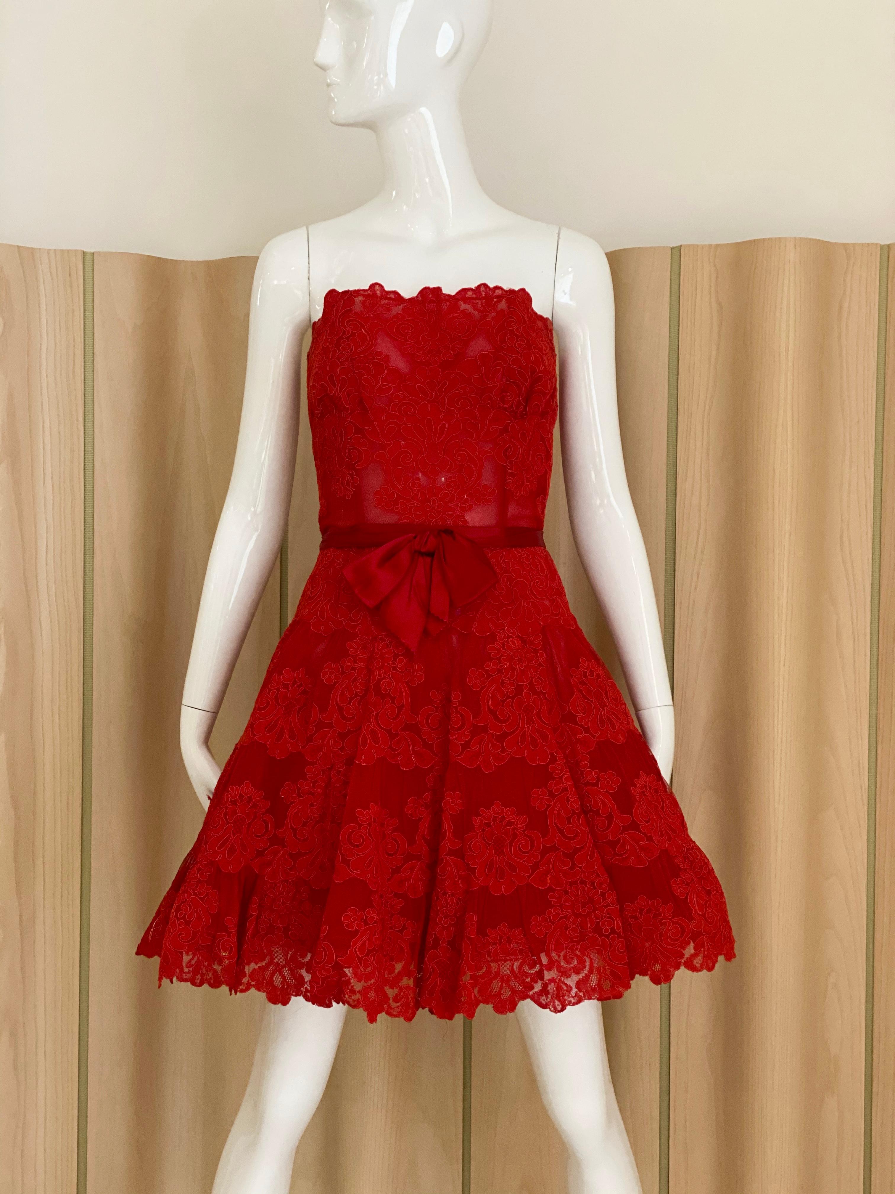 80s Vicky Tiel Couture red lace strapless mini cocktail dress.
Size: 4
Bust: 32