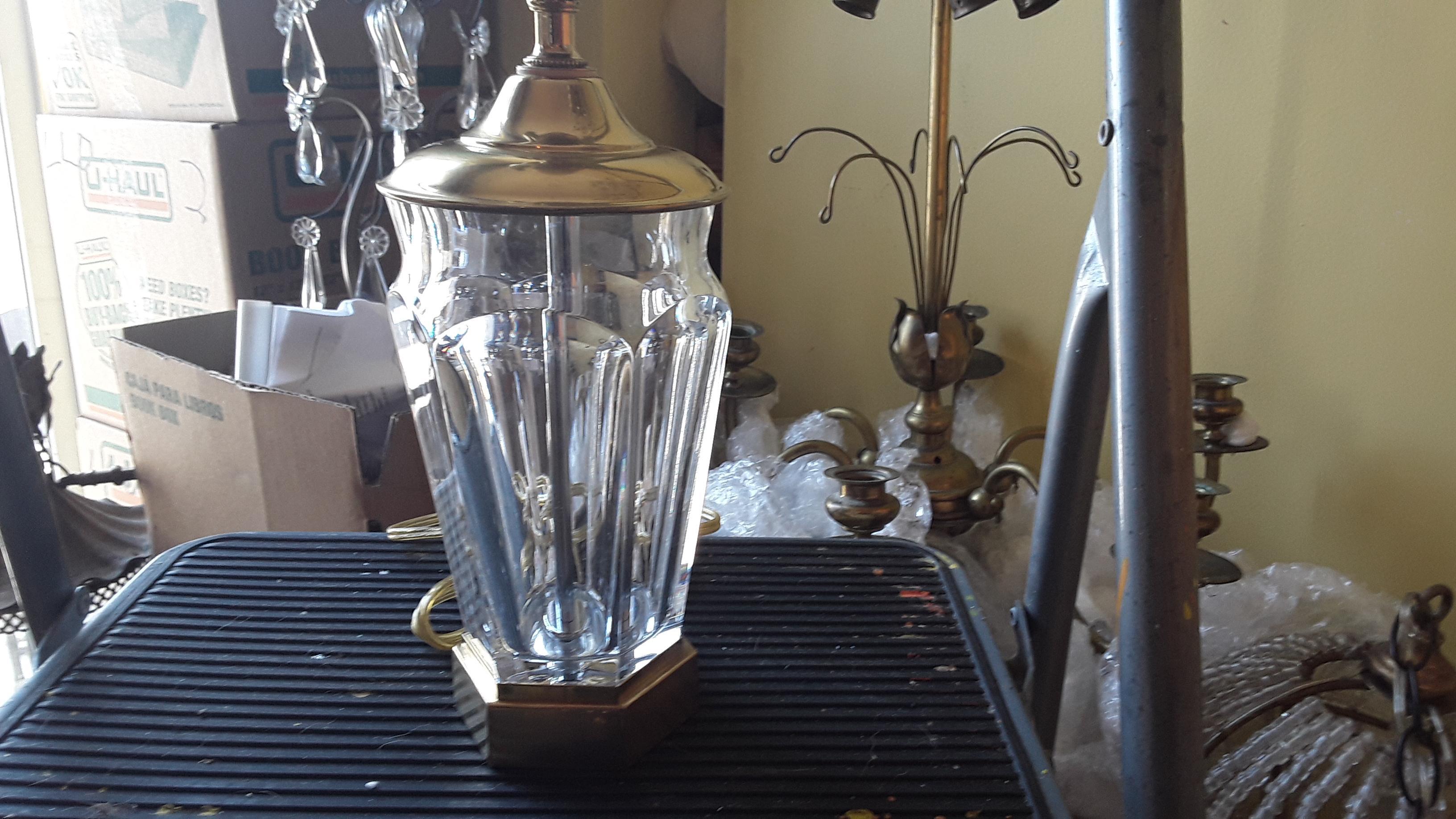 80s Vintage Bevelled Crystal Gilt Bronze Table Lamp Signed by Baccarat Red Shade For Sale 4