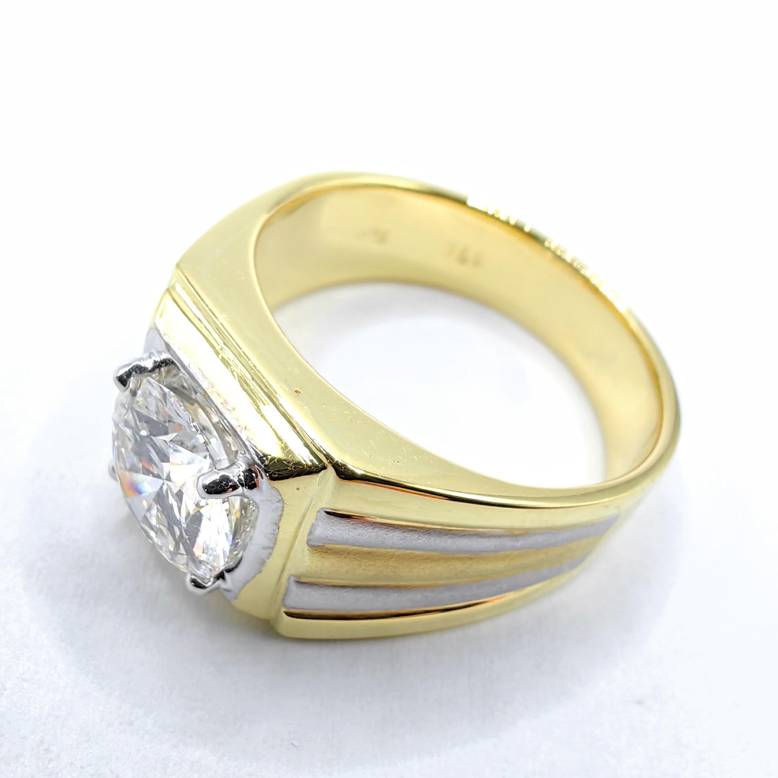 Contemporary 80's Vintage GIA 1.69ct G VVS2 Round Cut Diamond Men's Ring in 18k Two-Tone Gold For Sale