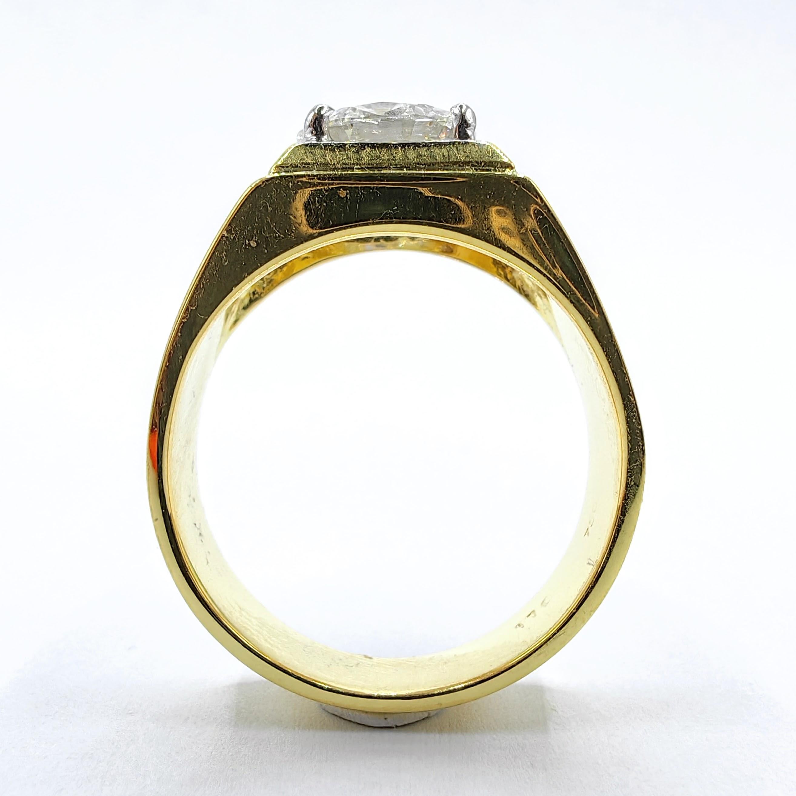 80's Vintage GIA 1.69ct G VVS2 Round Cut Diamond Men's Ring in 18k Two-Tone Gold In Excellent Condition For Sale In Wan Chai District, HK