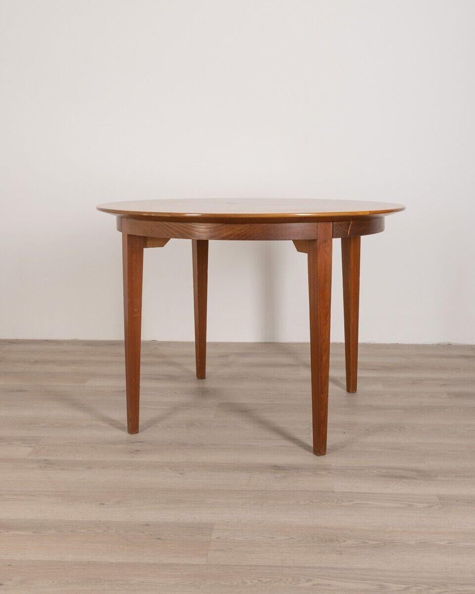 Round dining table in teak wood, 1980s.

CONDITIONS: In good condition, it shows signs of wear due to time.

DIMENSIONS: Height 81 cm; Diameter 115 cm

MATERIALS: Wood

YEAR OF PRODUCTION: 1980s.
