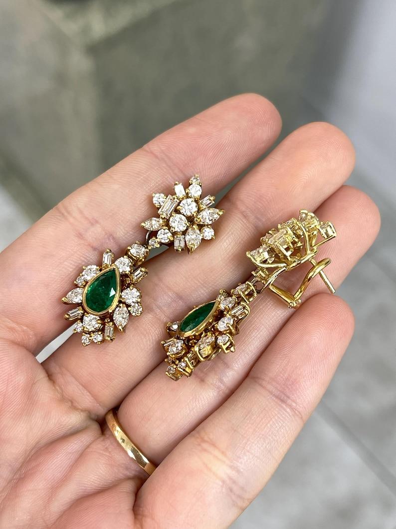 8,0tcw AAA+ kolumbianische Smaragd- und Diamant-Cluster-Ohrhänger mit kolumbianischem Smaragd  18K Anweisung Damen im Angebot