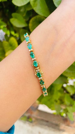 8.1 Carat Emerald Gem Line Tennis Bracelet in 18K Yellow Gold With Diamonds