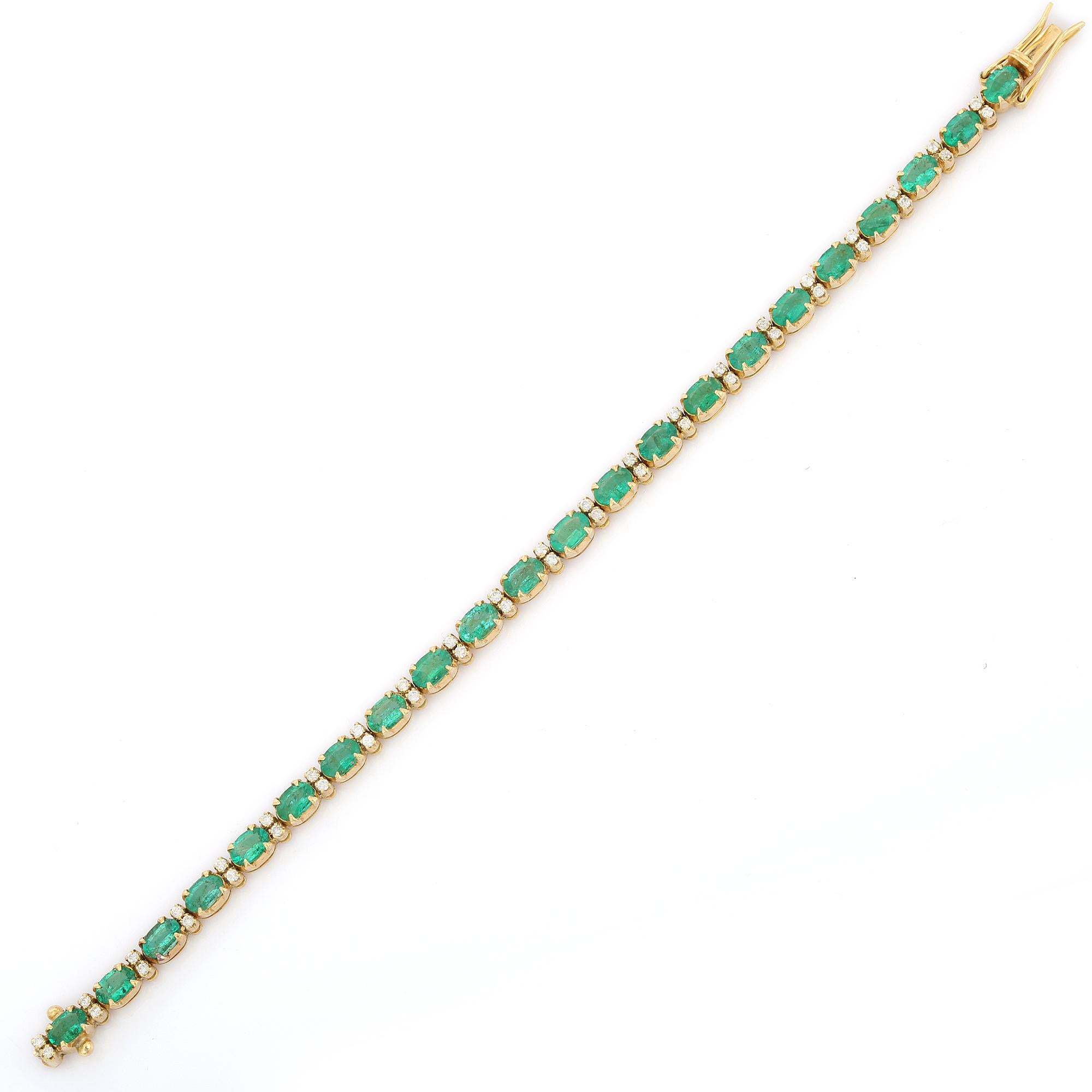 8.1 Carat Emerald Gem Line Tennis Bracelet in 18K Yellow Gold With Diamonds  For Sale 1
