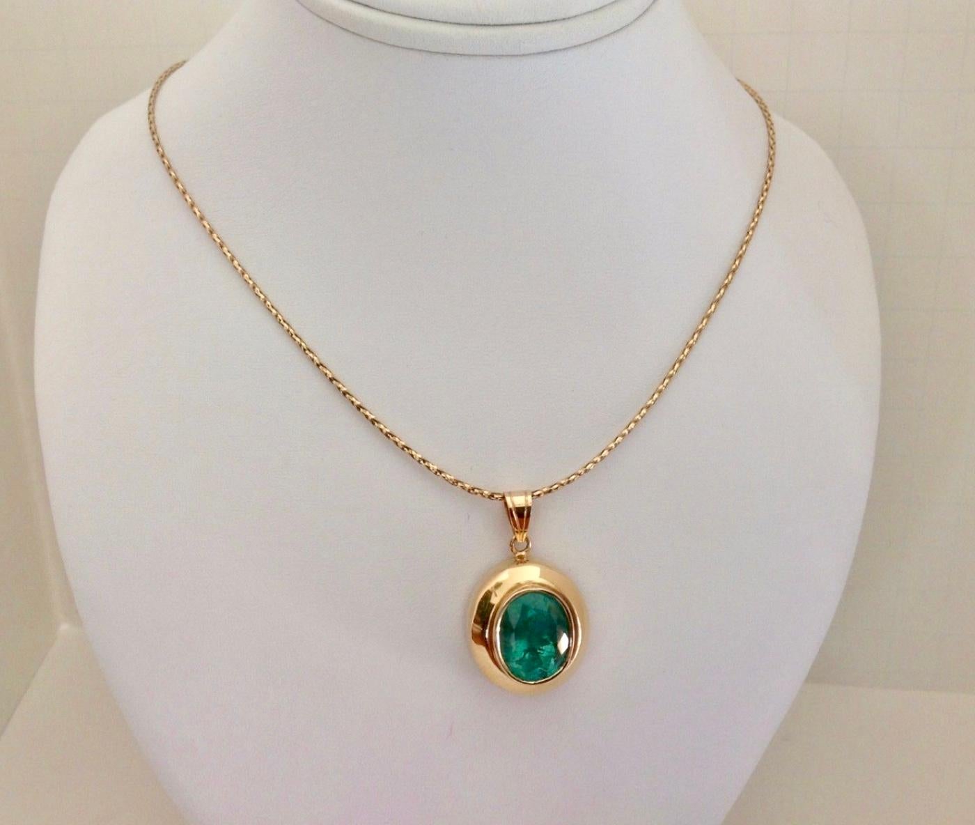 Women's or Men's 8.1 Carat Fine Colombian Emerald Solitaire Pendant 18 Karat