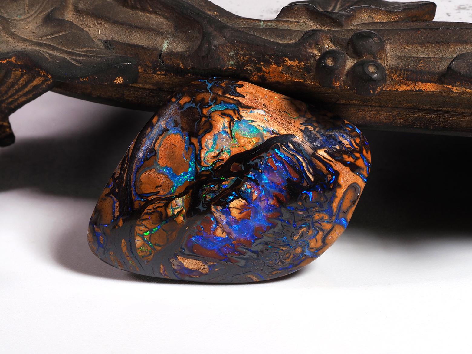 Uncut 81 ct Boulder Opal large gemstone For Sale