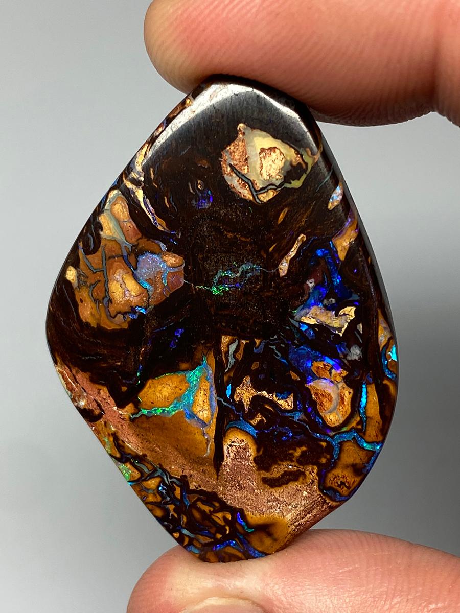 Women's or Men's 81 ct Boulder Opal large gemstone For Sale