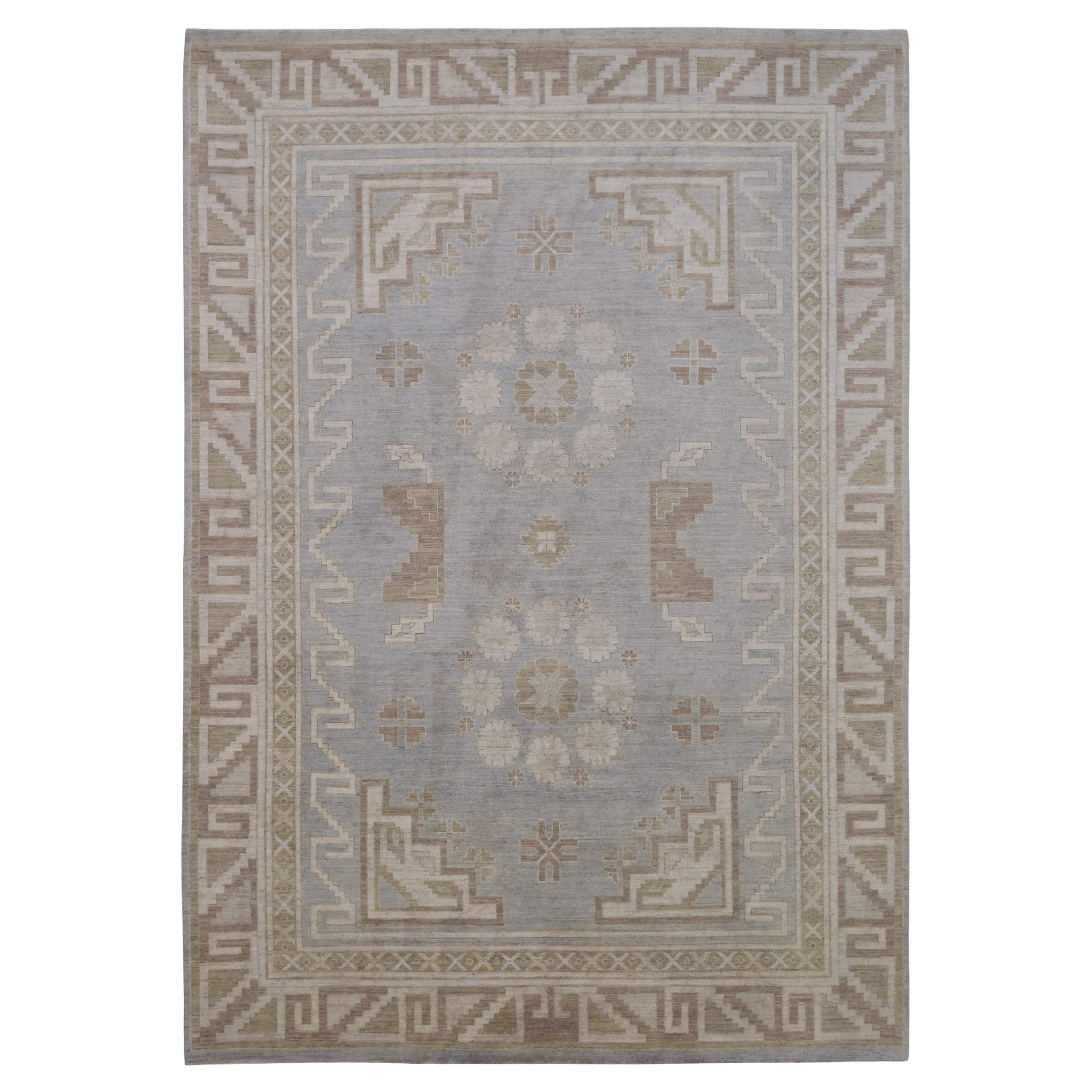 8′10″ × 12′6″ Oushak de suave diseño tribal en azul pálido y arena en venta
