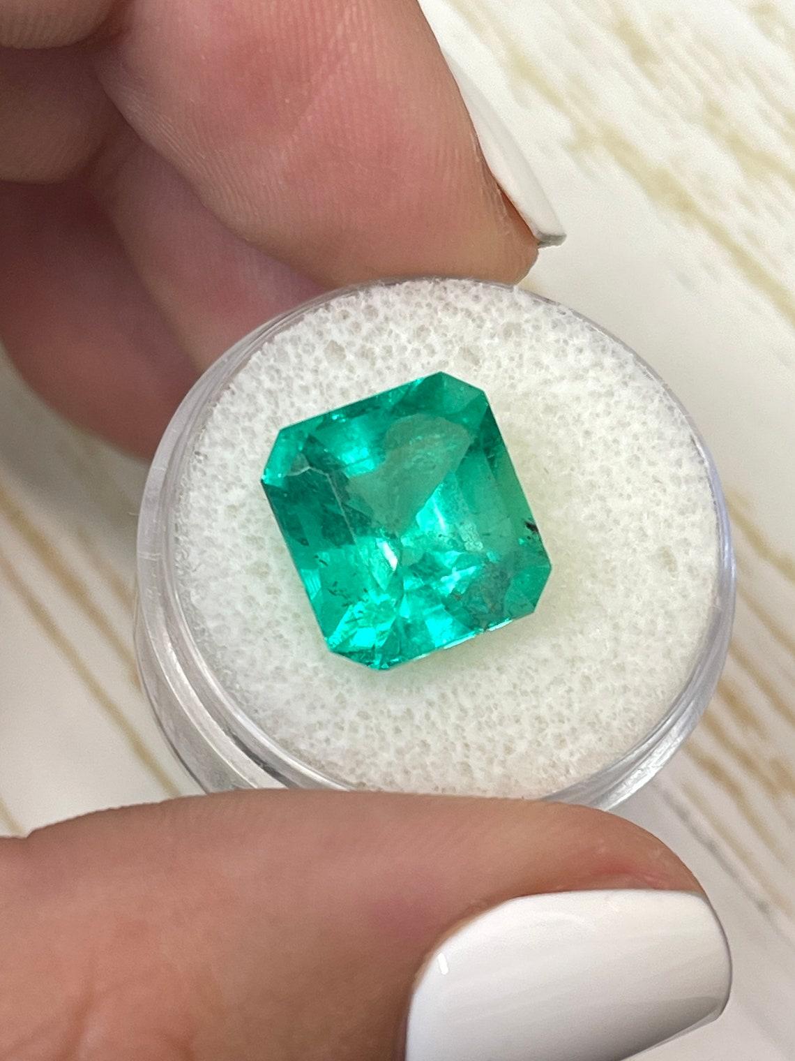 Émeraude colombienne verte vibrante de 8,10 carats 12,5x11,7, taille Asscher May Birthston Neuf - En vente à Jupiter, FL