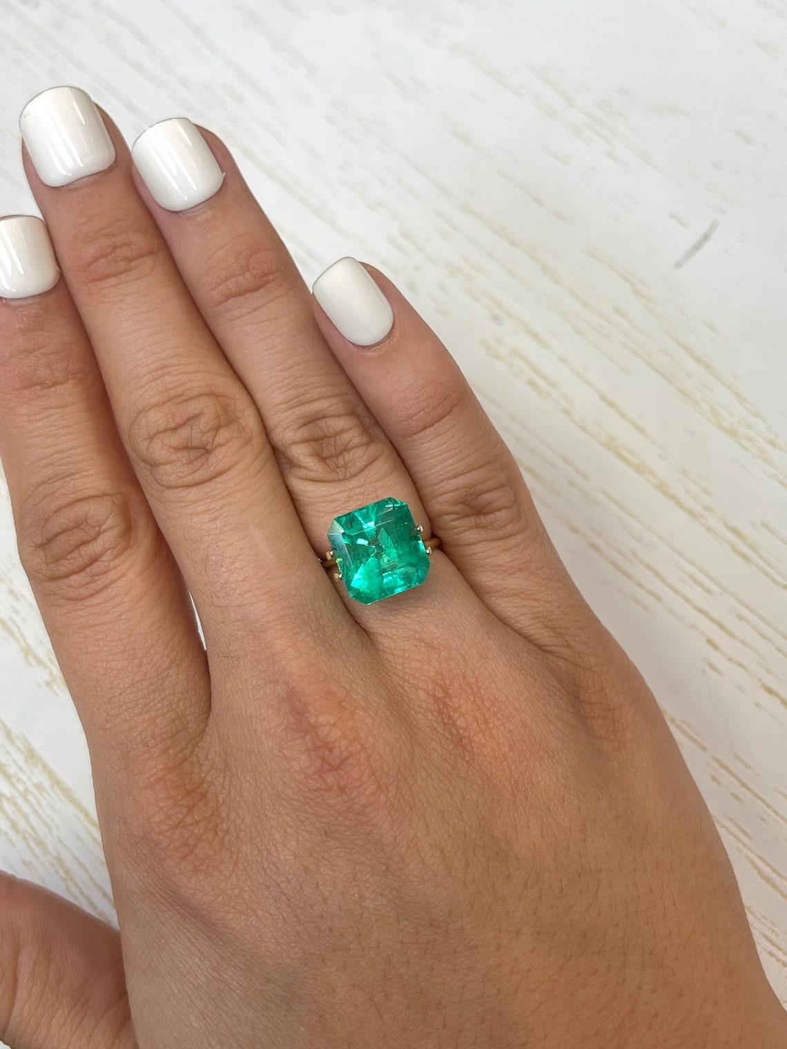 Émeraude colombienne verte vibrante de 8,10 carats 12,5x11,7, taille Asscher May Birthston en vente 3