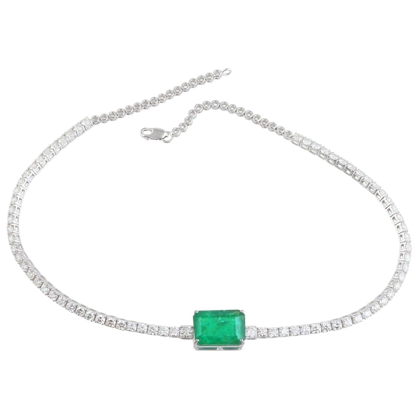 8.10 Carat Emerald 14 Karat White Gold Diamond Choker Necklace For Sale